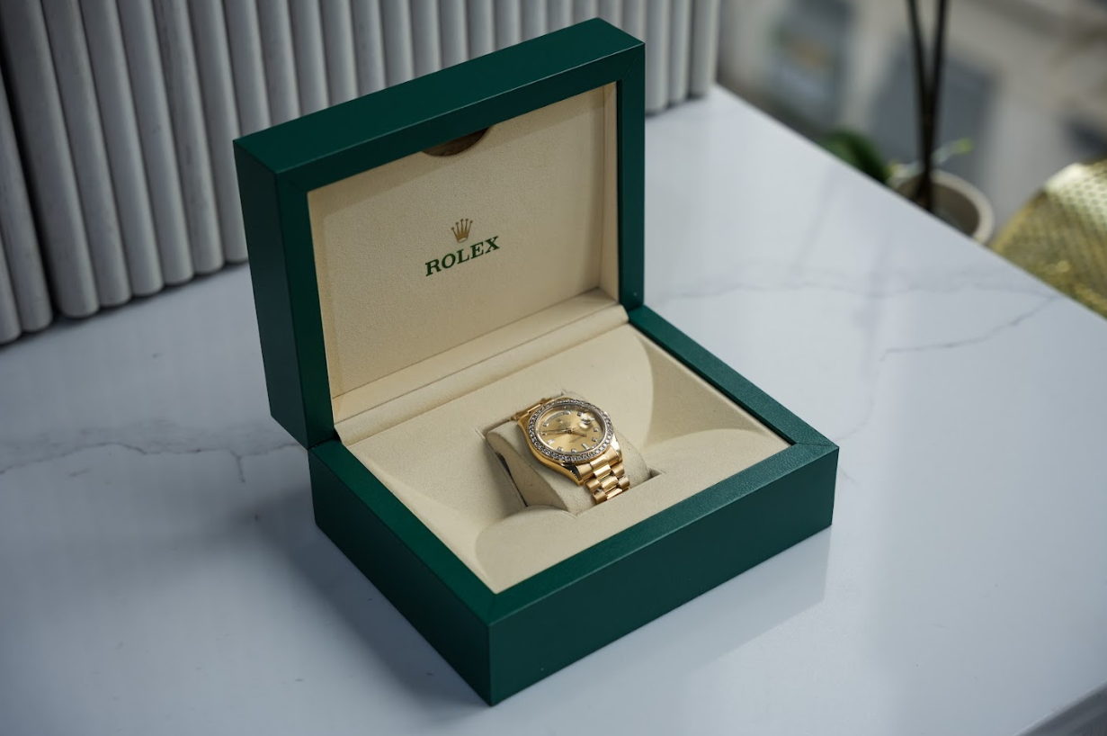 Rolex Day-Date II 218348 – 41mm 18K Yellow Gold – Champagne Baguette Diamond Dial