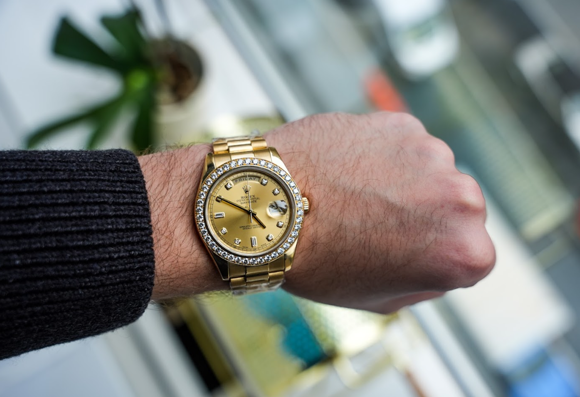 Rolex Day-Date II 218348 – 41mm 18K Yellow Gold – Champagne Baguette Diamond Dial