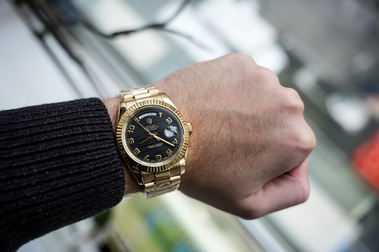 Rolex Day-Date II 218238 – 41mm 18K Yellow Gold – Black Dial – President Bracelet