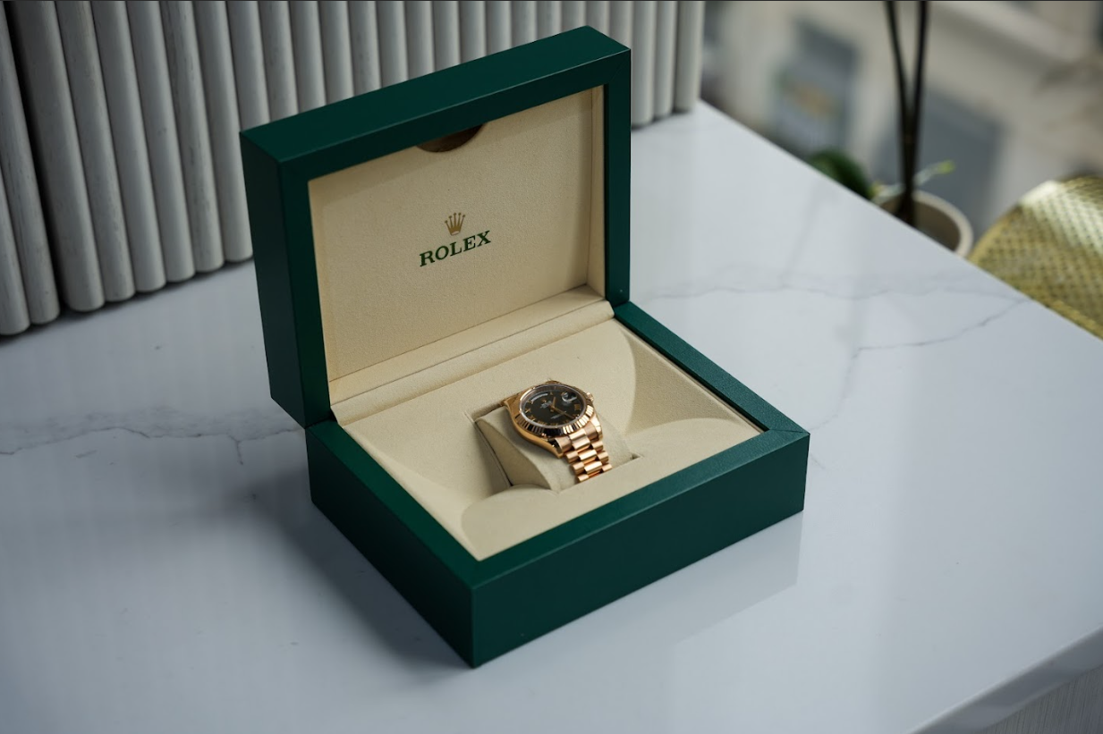 Rolex Day-Date II 218238 – 41mm 18K Yellow Gold – Black Dial – President Bracelet