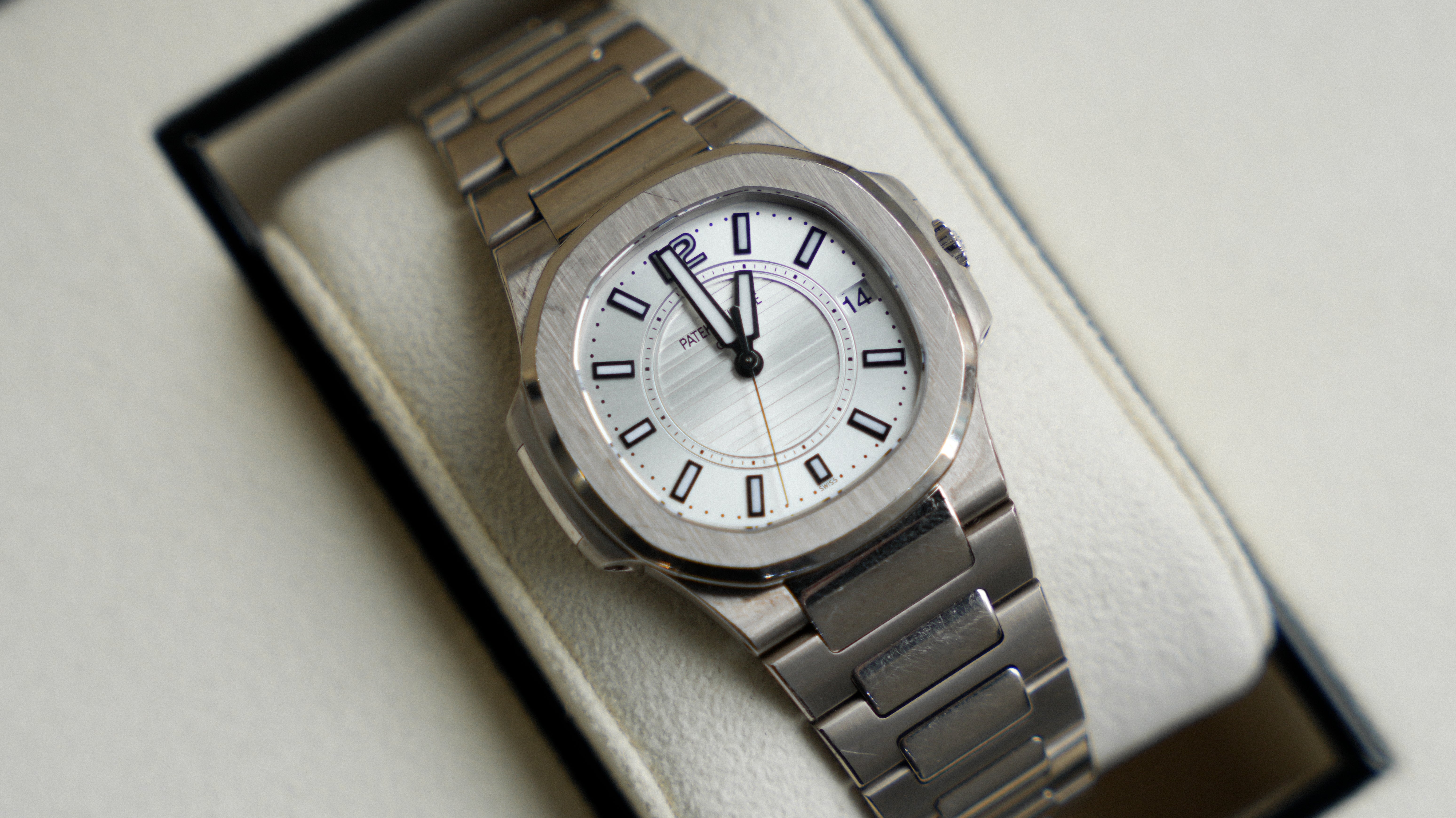 Patek Philippe Aquanaut 7011G – White Dial – 18K White Gold