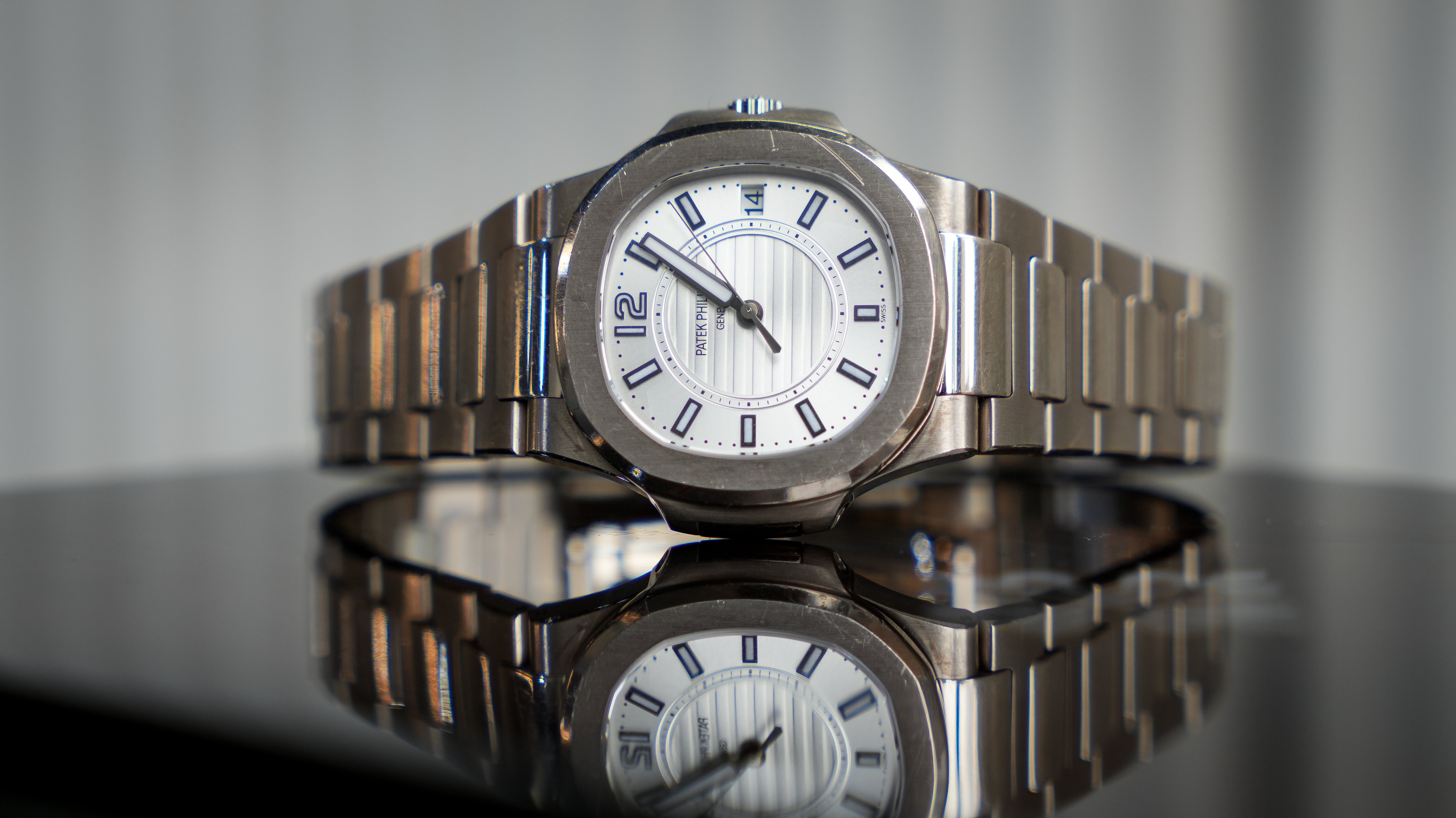 Patek Philippe Aquanaut 7011G – White Dial – 18K White Gold