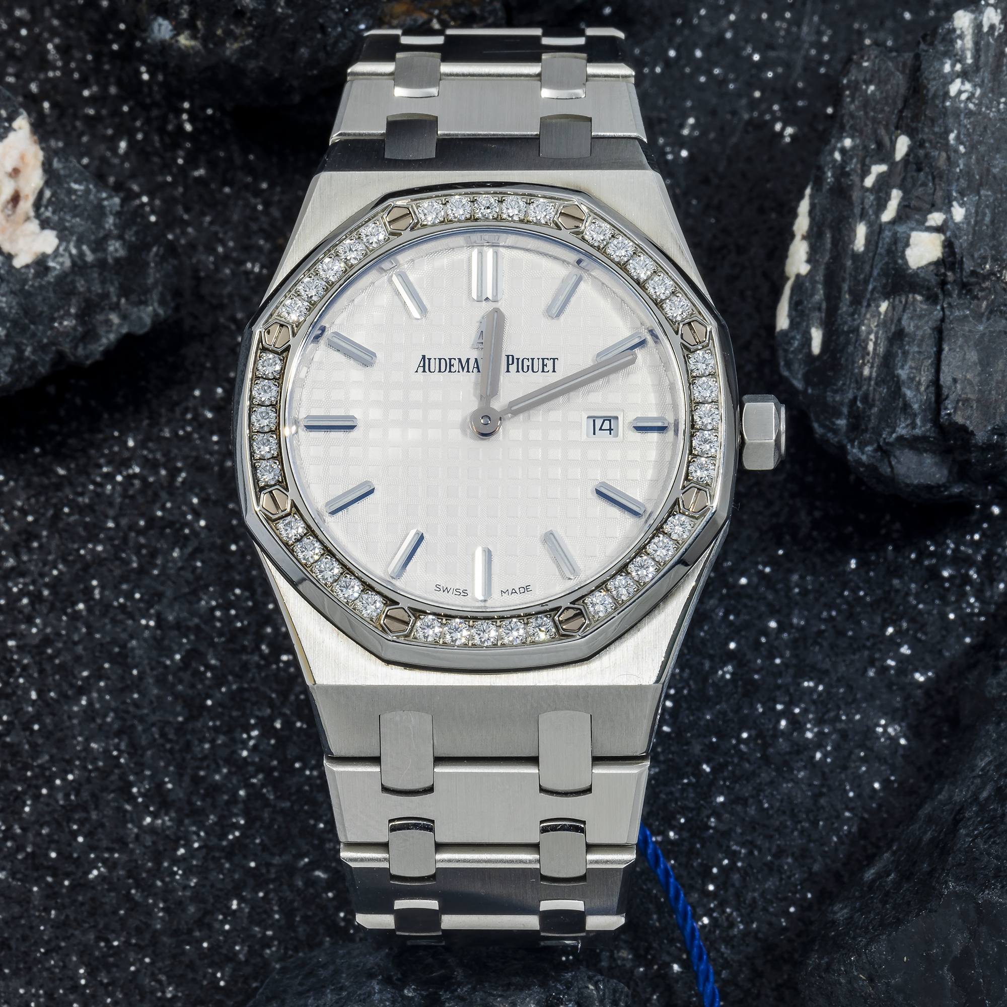 Audemars Piguet Royal Oak 67651ST – 33mm Stainless Steel Diamond Bezel Quartz