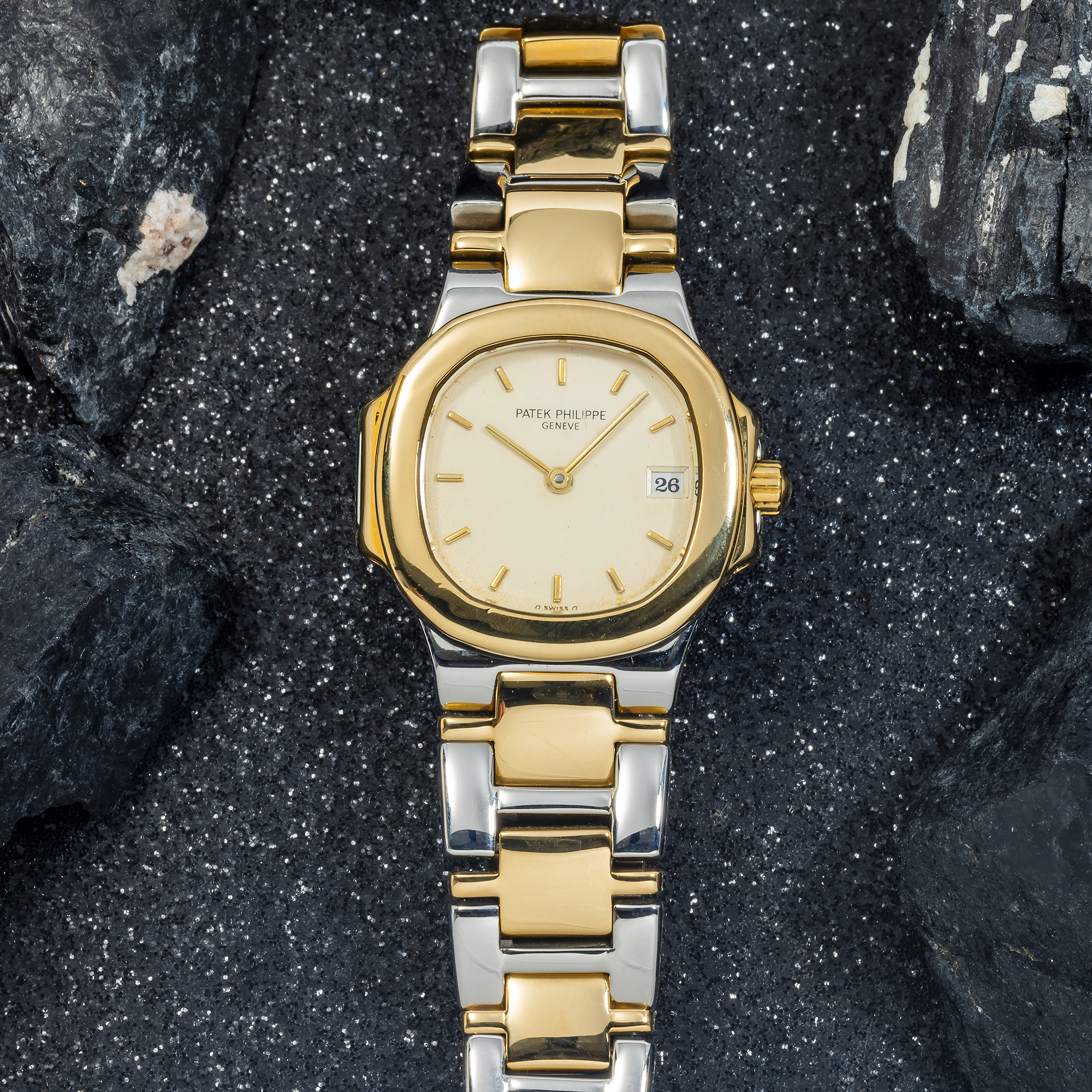 Patek Philippe Nautilus 4700 – Ladies Stainless Steel & Yellow Gold Quartz