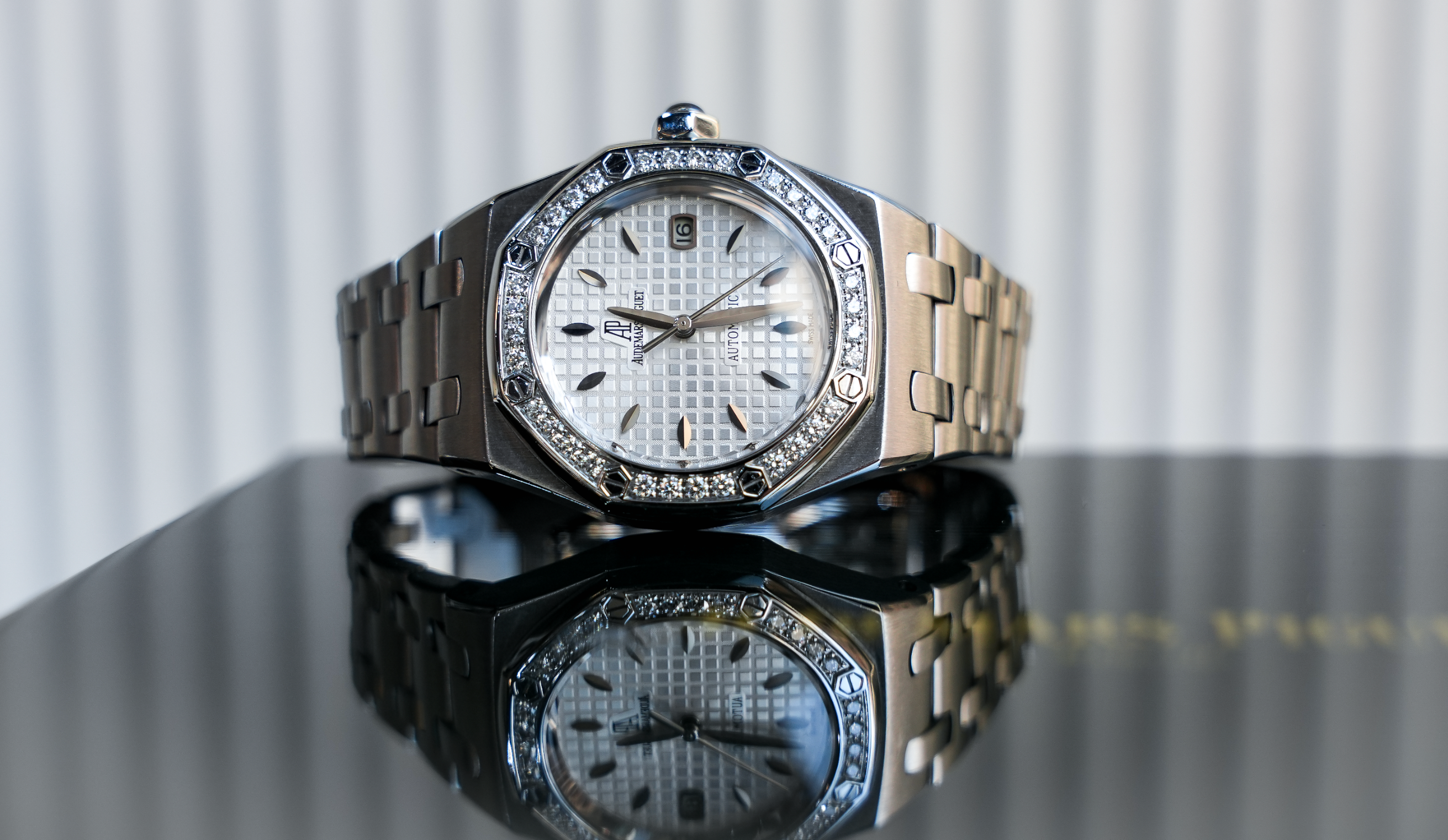 Audemars Piguet Royal Oak Lady 33mm – Stainless Steel – Factory Diamond Bezel – Ref. 67621ST.ZZ.1230ST.01