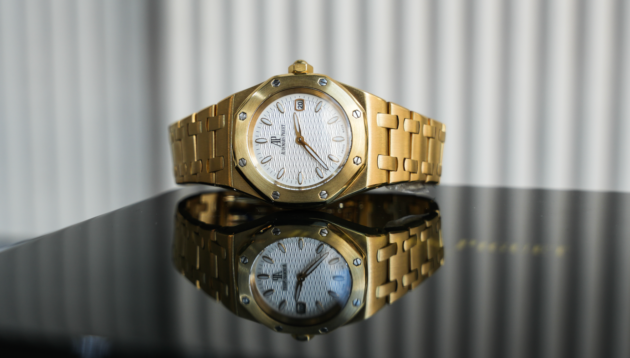 Audemars Piguet Royal Oak Lady 67600BA – 33mm 18K Yellow Gold – White Dial