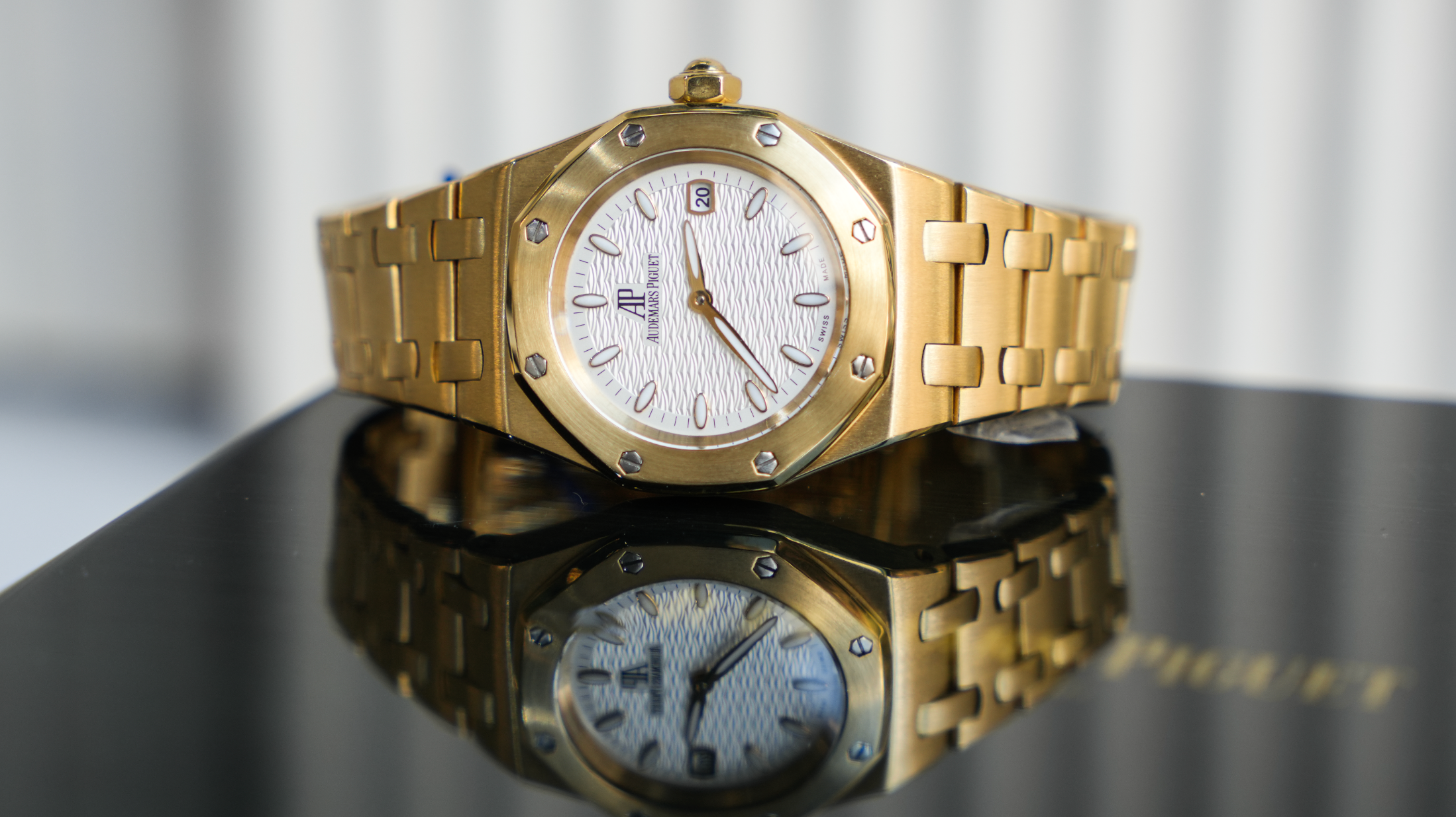 Audemars Piguet Royal Oak Lady 67600BA – 33mm 18K Yellow Gold – White Dial