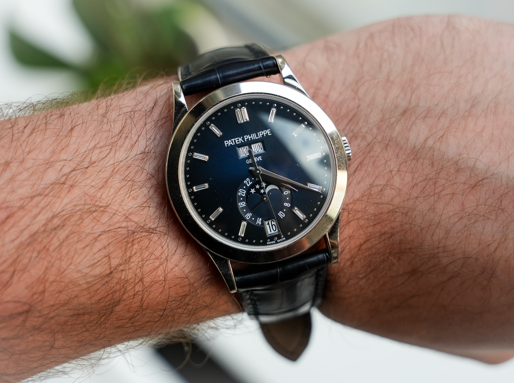 Patek Philippe 5396G-017 – Annual Calendar Moonphase – White Gold – Blue Dial