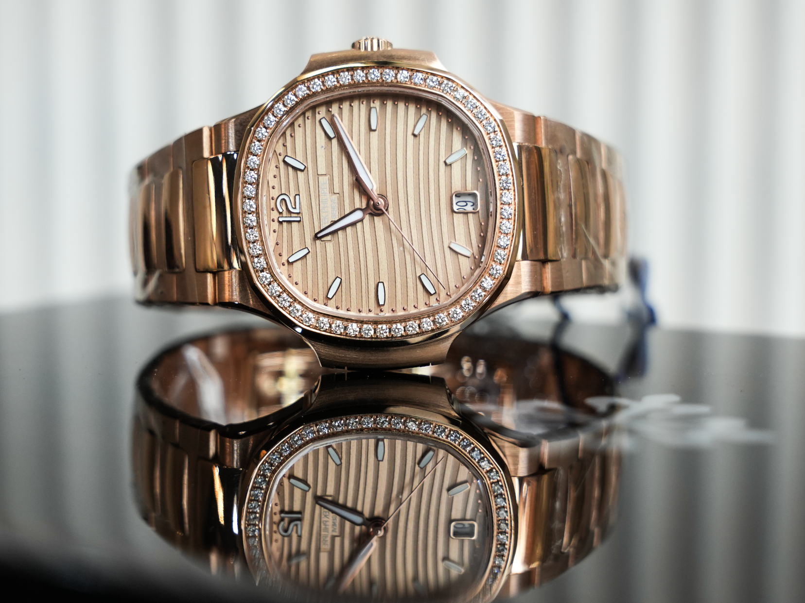 Patek Nautilus 35mm Pre-Owned Patek Philippe Nautilus 7118