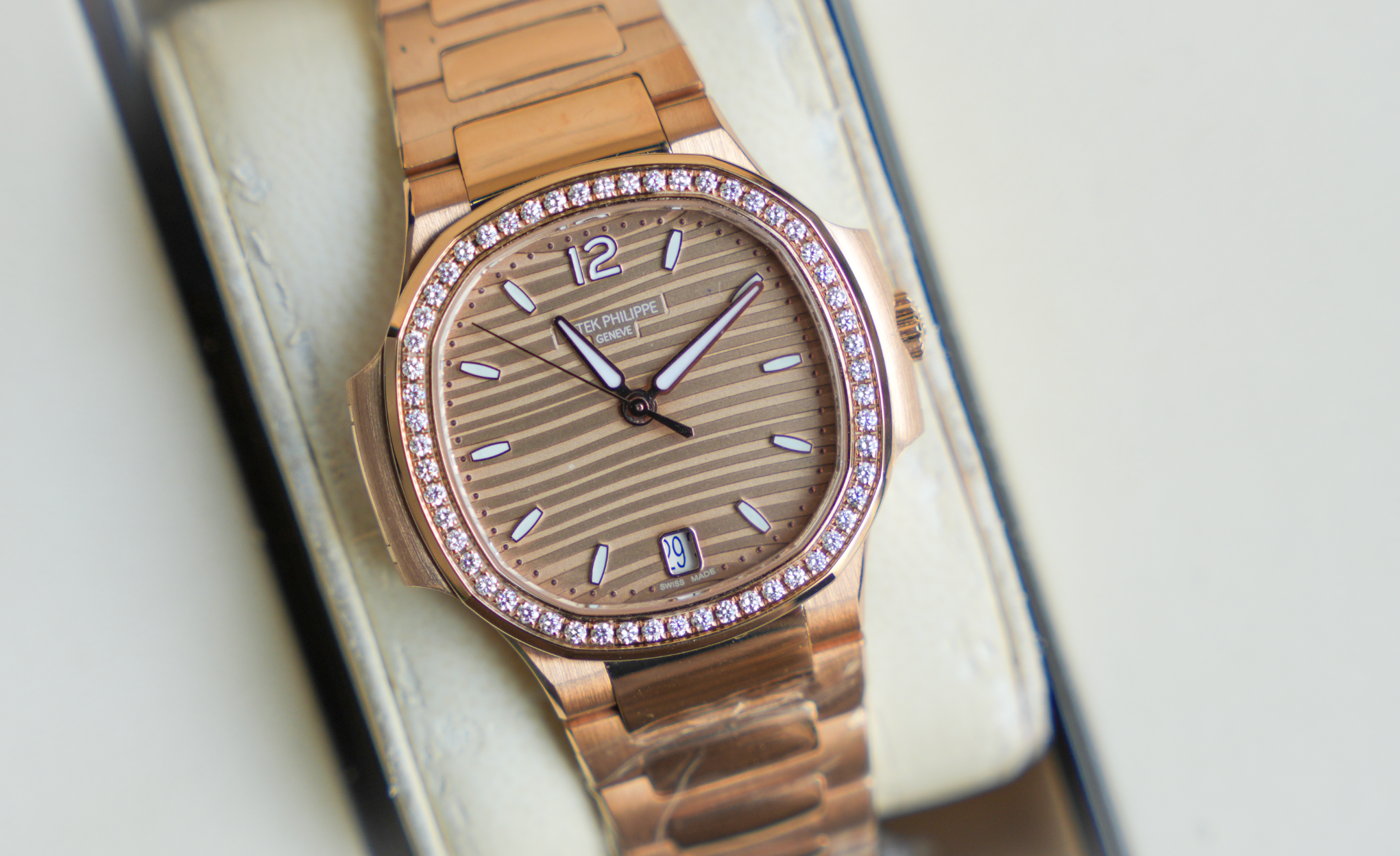 Patek Philippe Nautilus 7118/1200R-010 – 35mm Rose Gold – Brown Dial – Factory Diamond Bezel