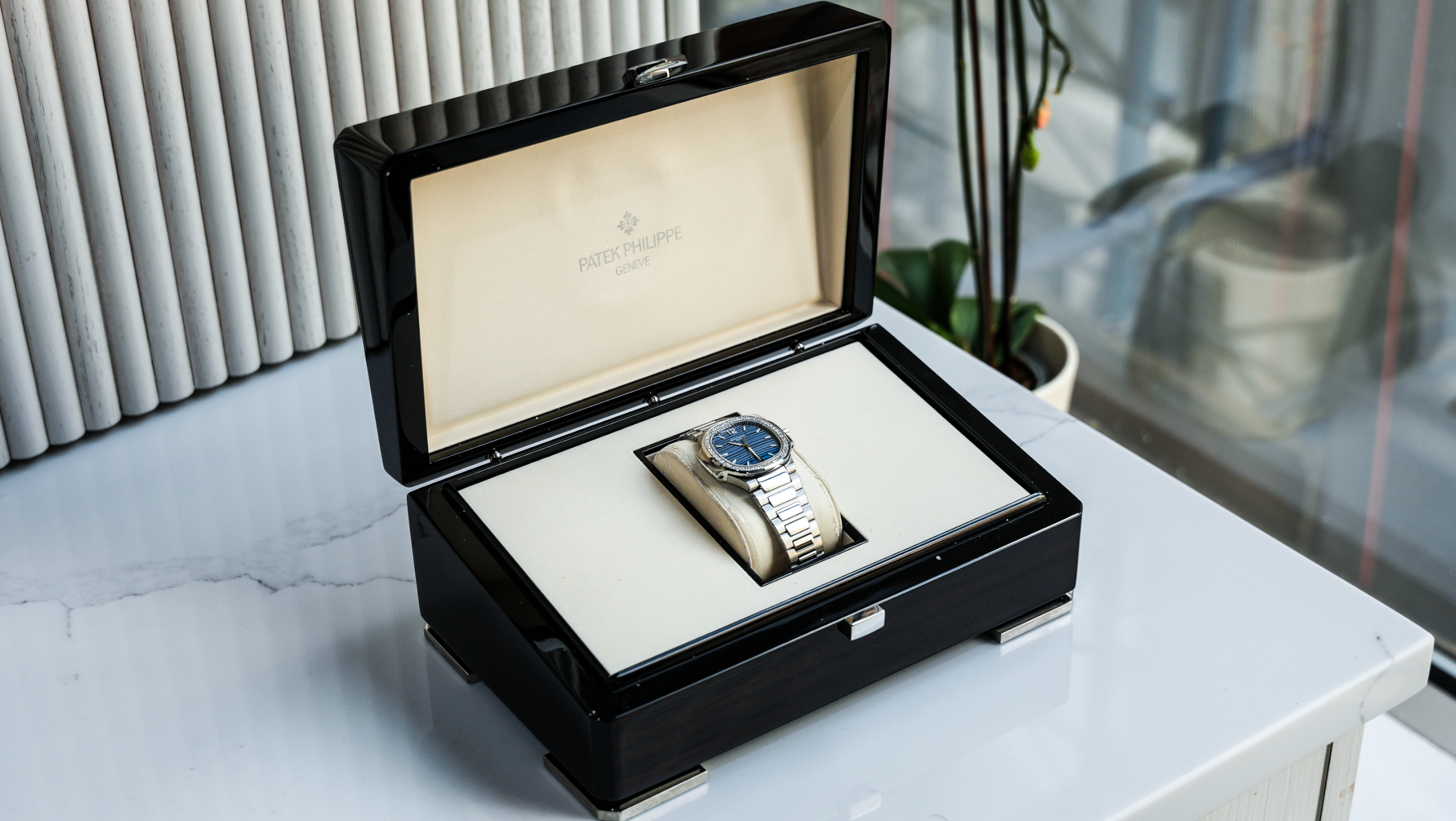 Patek Philippe Nautilus Ladies 7118/1200A-001 – 35mm Stainless Steel – Blue Dial – Factory Diamond Bezel