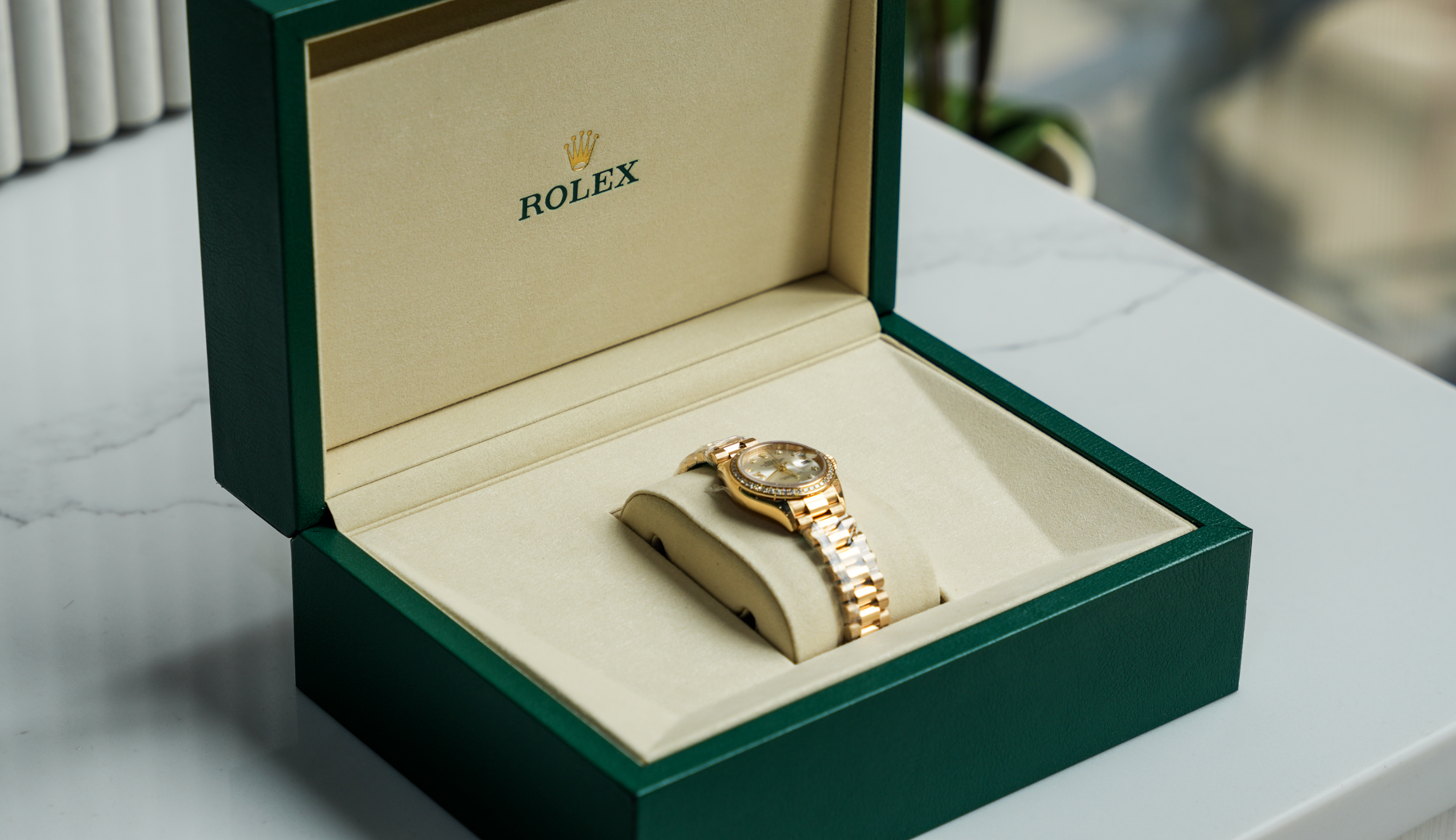 Rolex Lady-Datejust 28 – Yellow Gold with Diamond Bezel & Silver Dial Ref. 279138RBR
