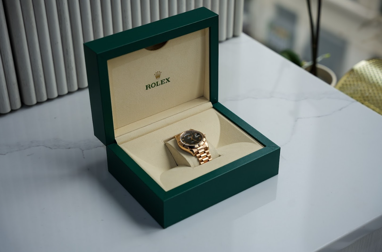 Rolex Day-Date II 218235 – 41mm 18K Rose Gold Black Roman Dial President Bracelet