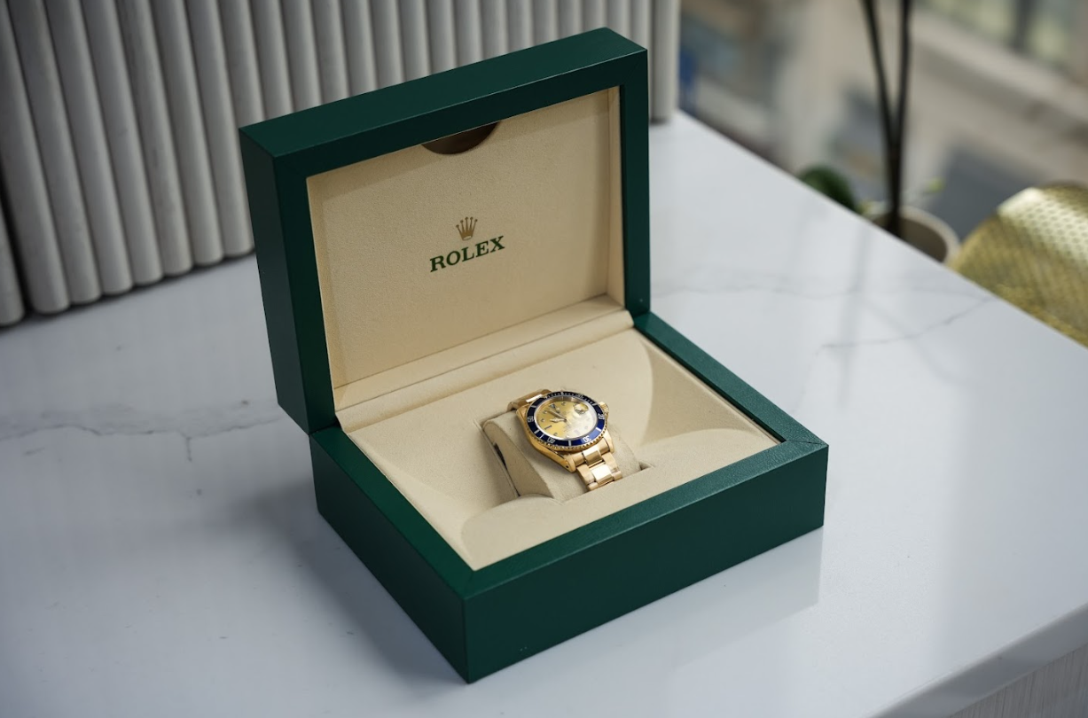 Rolex Submariner 16808 – 18K Yellow Gold – Diamond & Sapphire Serti Dial – Blue Bezel