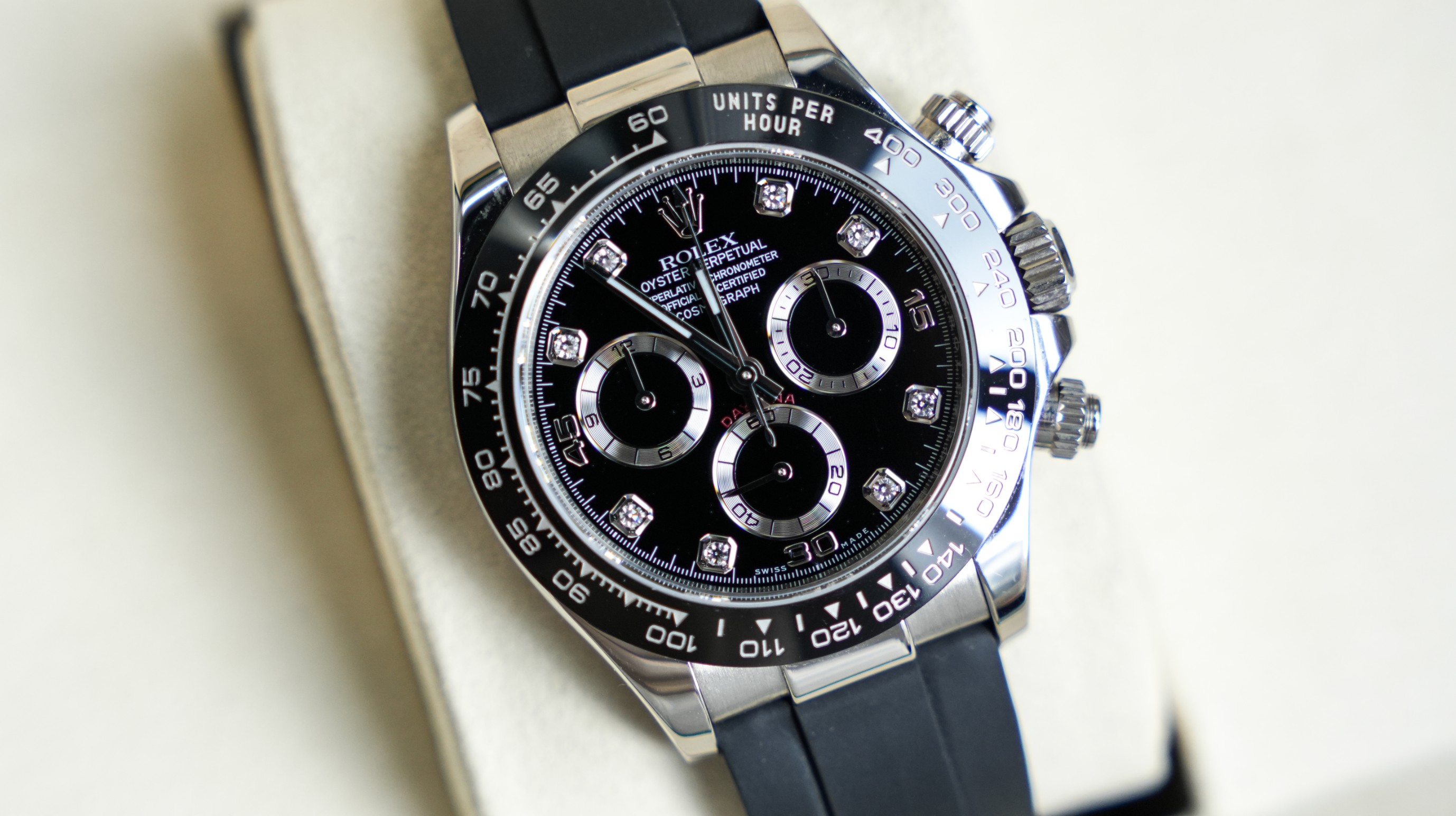 Rolex Cosmograph Daytona – Pre-Owned 18k White Gold with Black Diamond Dial and Oysterflex Bracelet Ref. 116519LN