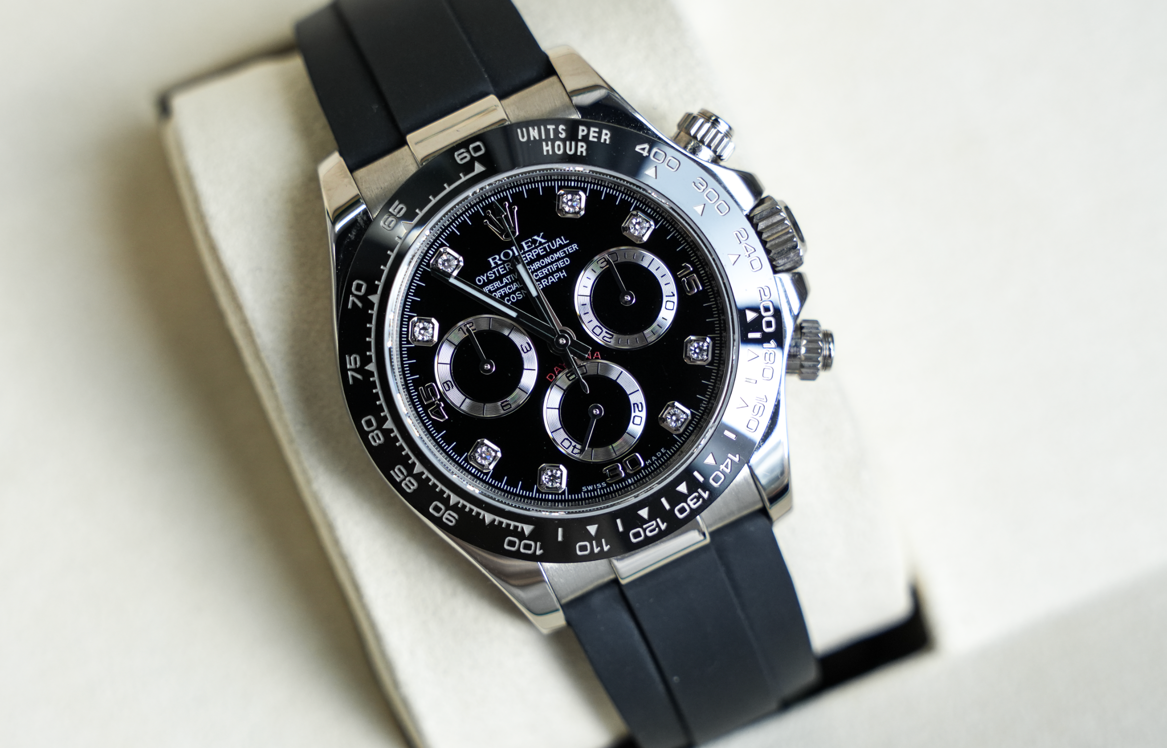 Rolex Cosmograph Daytona – Pre-Owned 18k White Gold with Black Diamond Dial and Oysterflex Bracelet Ref. 116519LN