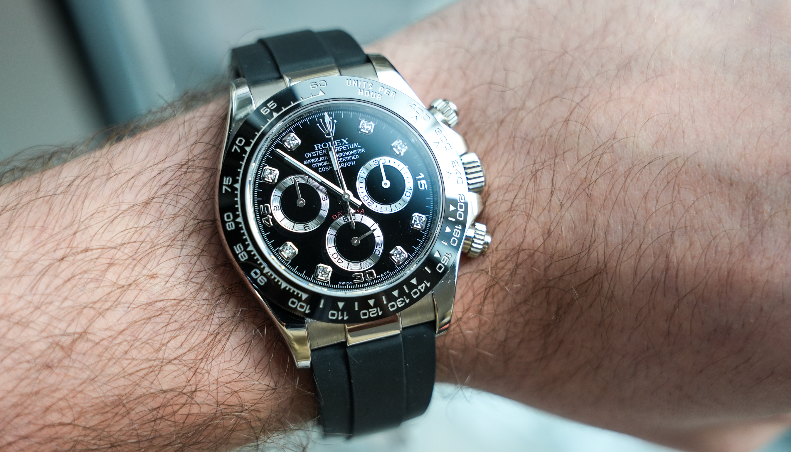 Rolex Cosmograph Daytona – Pre-Owned 18k White Gold with Black Diamond Dial and Oysterflex Bracelet Ref. 116519LN