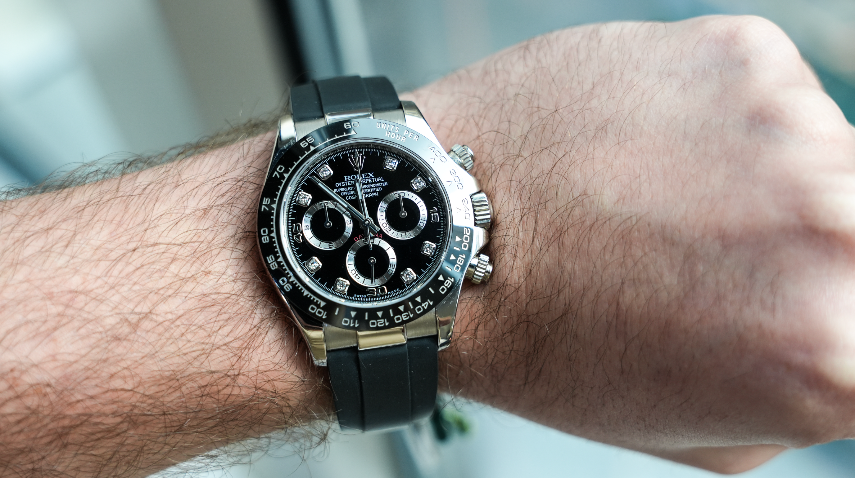 Rolex Cosmograph Daytona – Pre-Owned 18k White Gold with Black Diamond Dial and Oysterflex Bracelet Ref. 116519LN