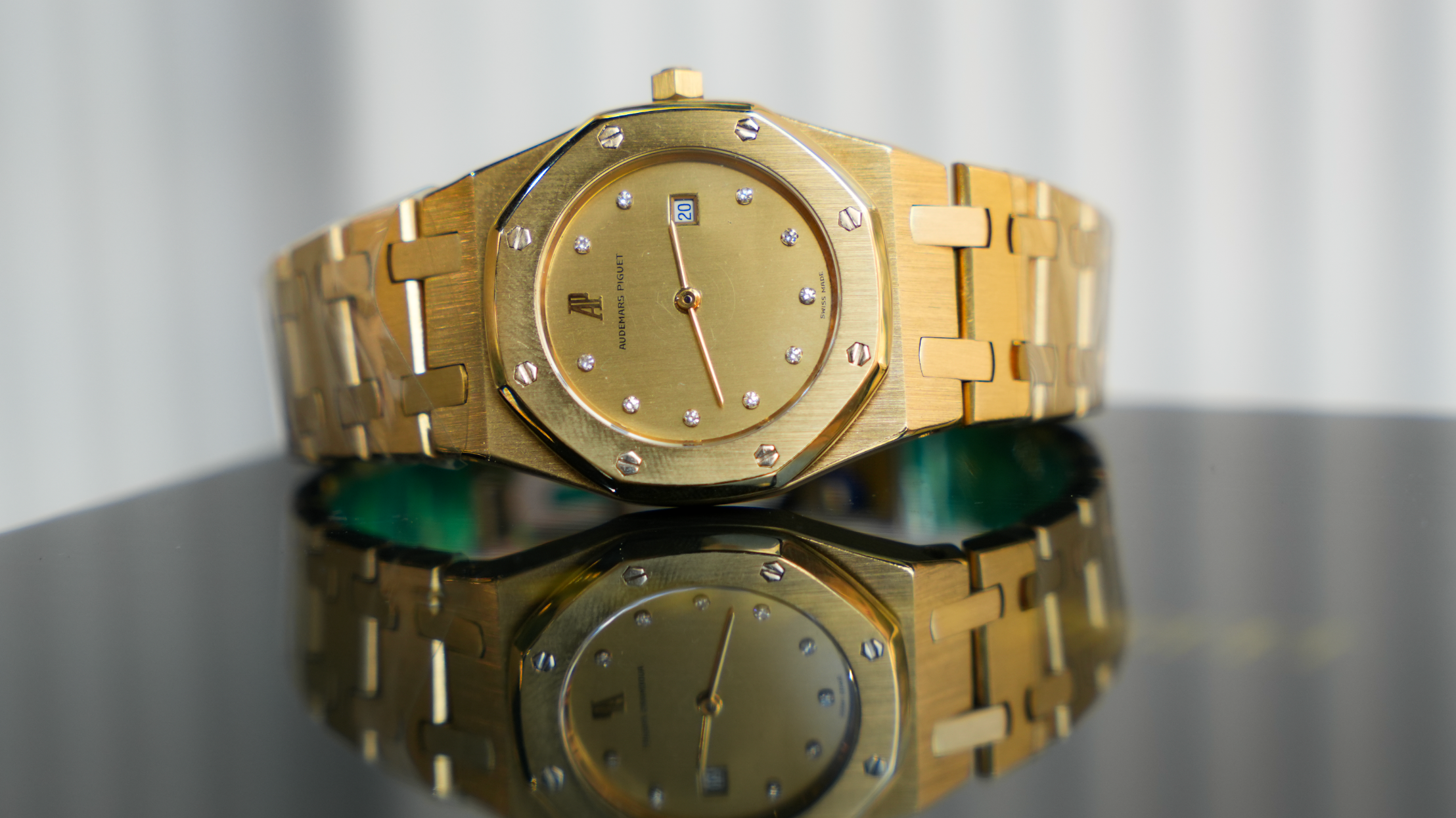 Audemars Piguet Royal Oak 56175BA – 33mm 18K Yellow Gold – Diamond Champagne Dial – Vintage Ladies Watch