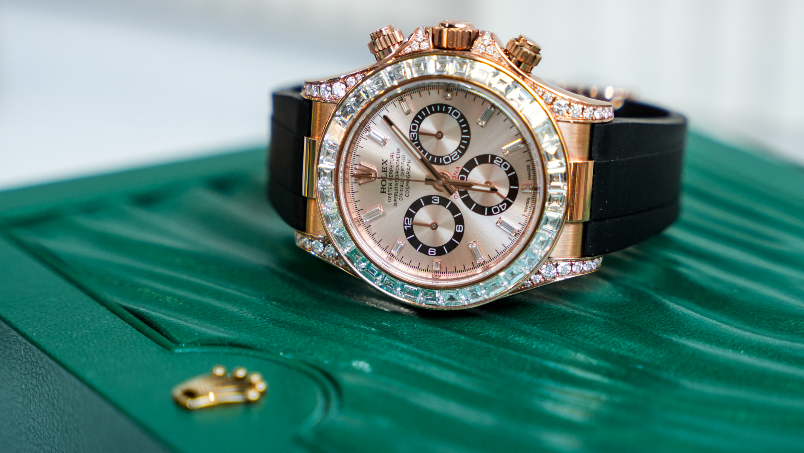 Rolex Cosmograph Daytona 126535TBR – 18k Everose Gold – Sundust Diamond Dial – Diamond Bezel – Oysterflex