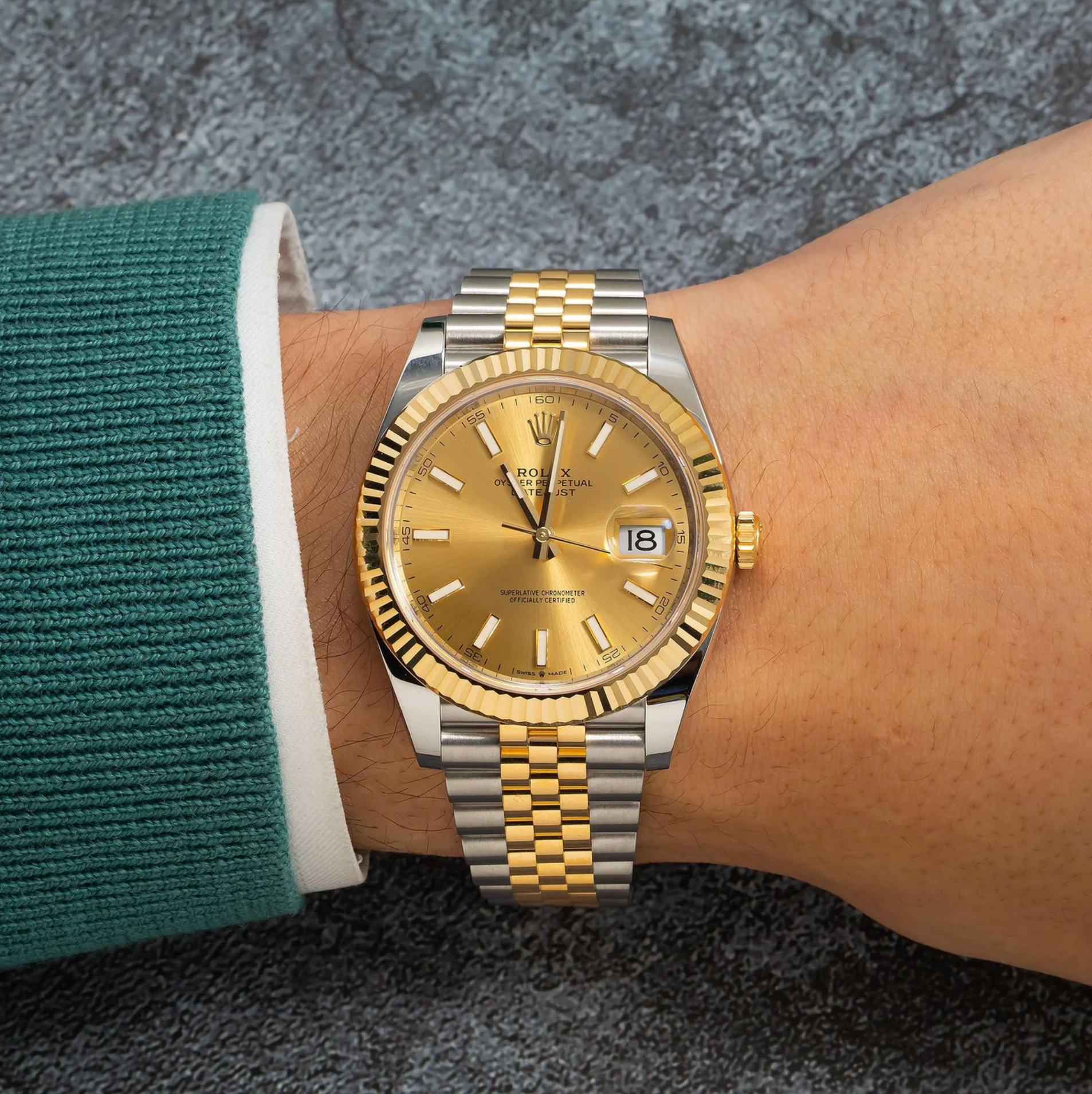 Rolex Datejust 41mm Champagne Dial 18K Yellow Gold Fluted Bezel – Ref. 126333