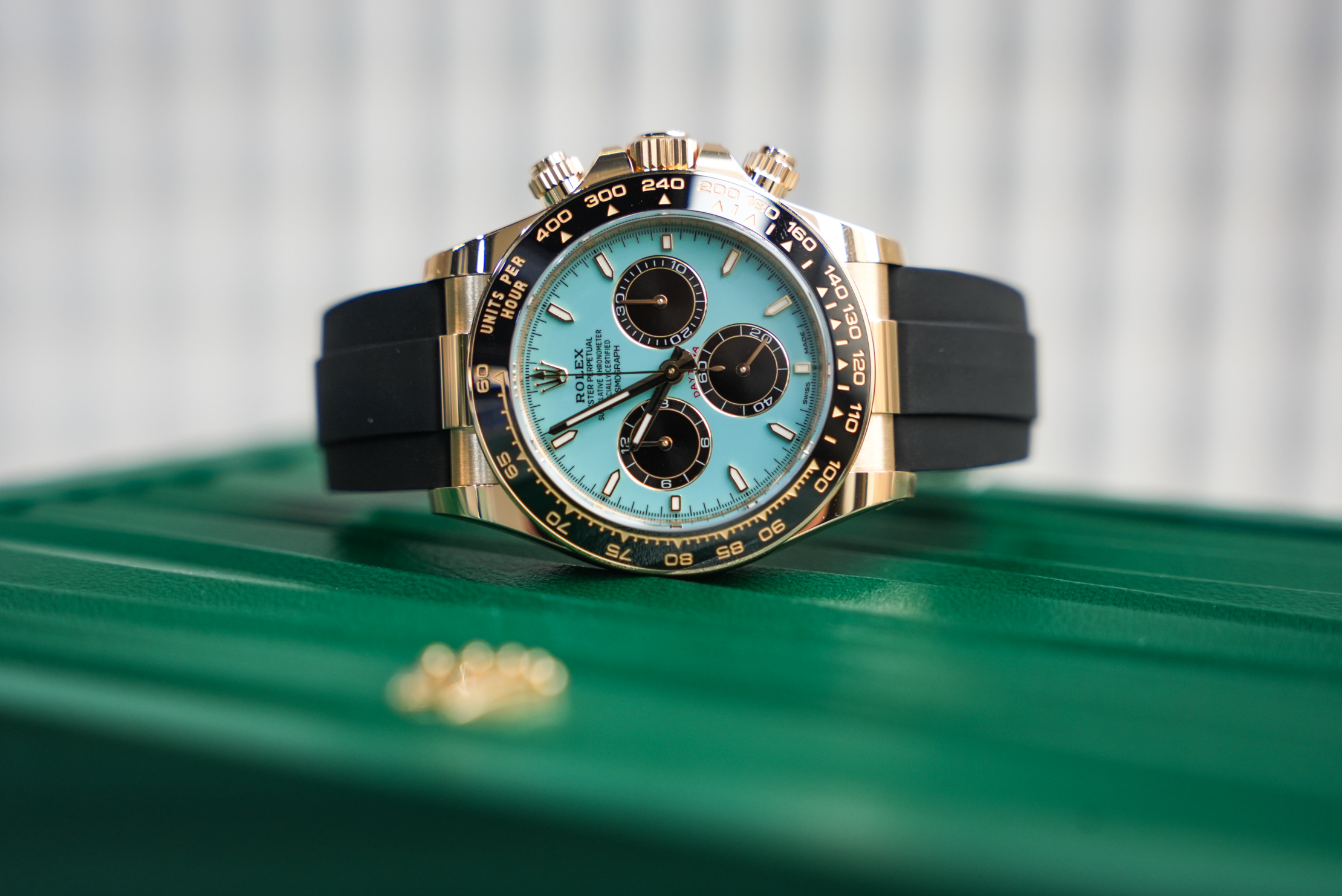 Rolex Cosmograph Daytona – Yellow Gold Tiffany Dial on Oysterflex (126518)