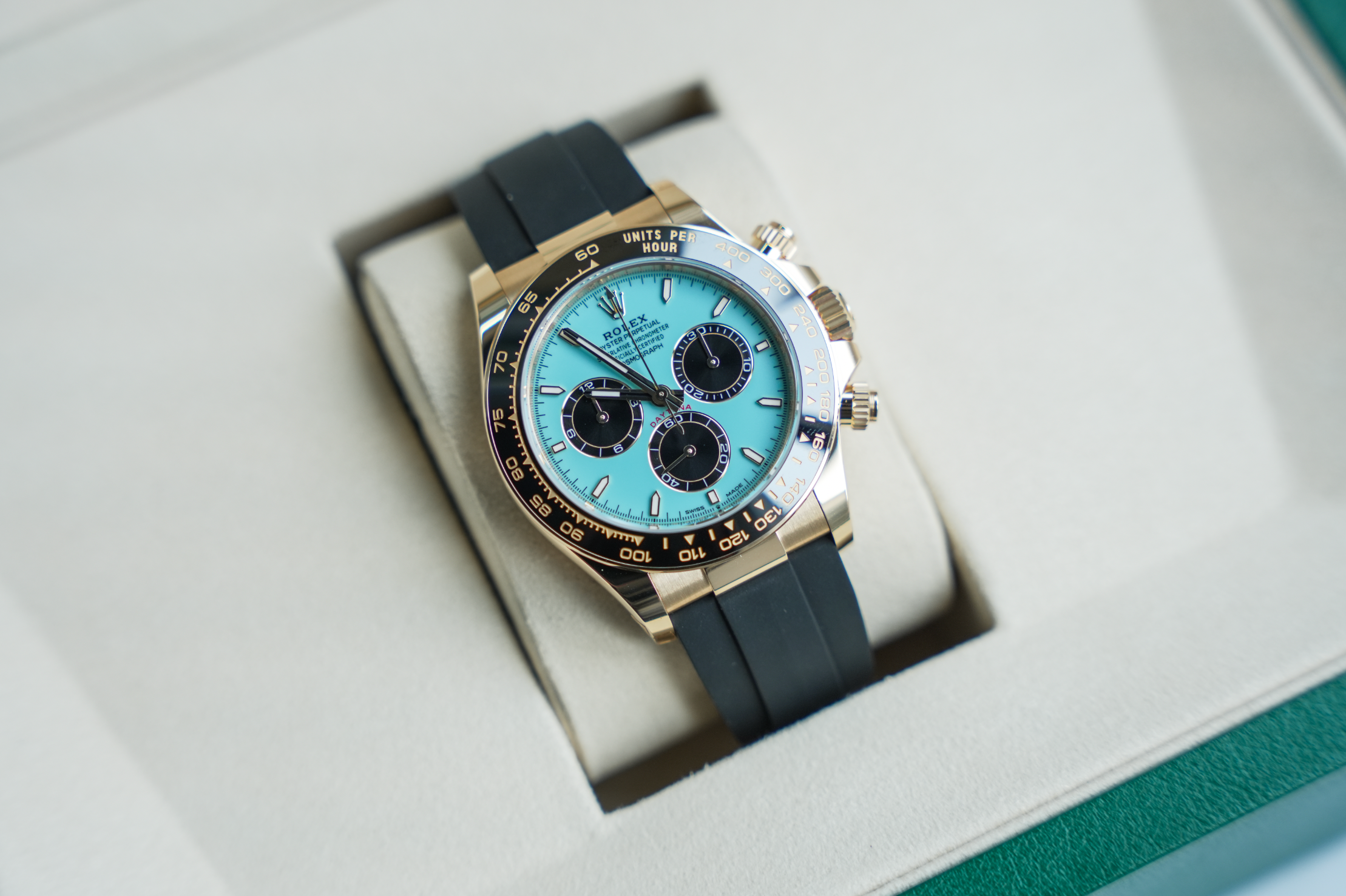 Rolex Cosmograph Daytona – Yellow Gold Tiffany Dial on Oysterflex (126518)