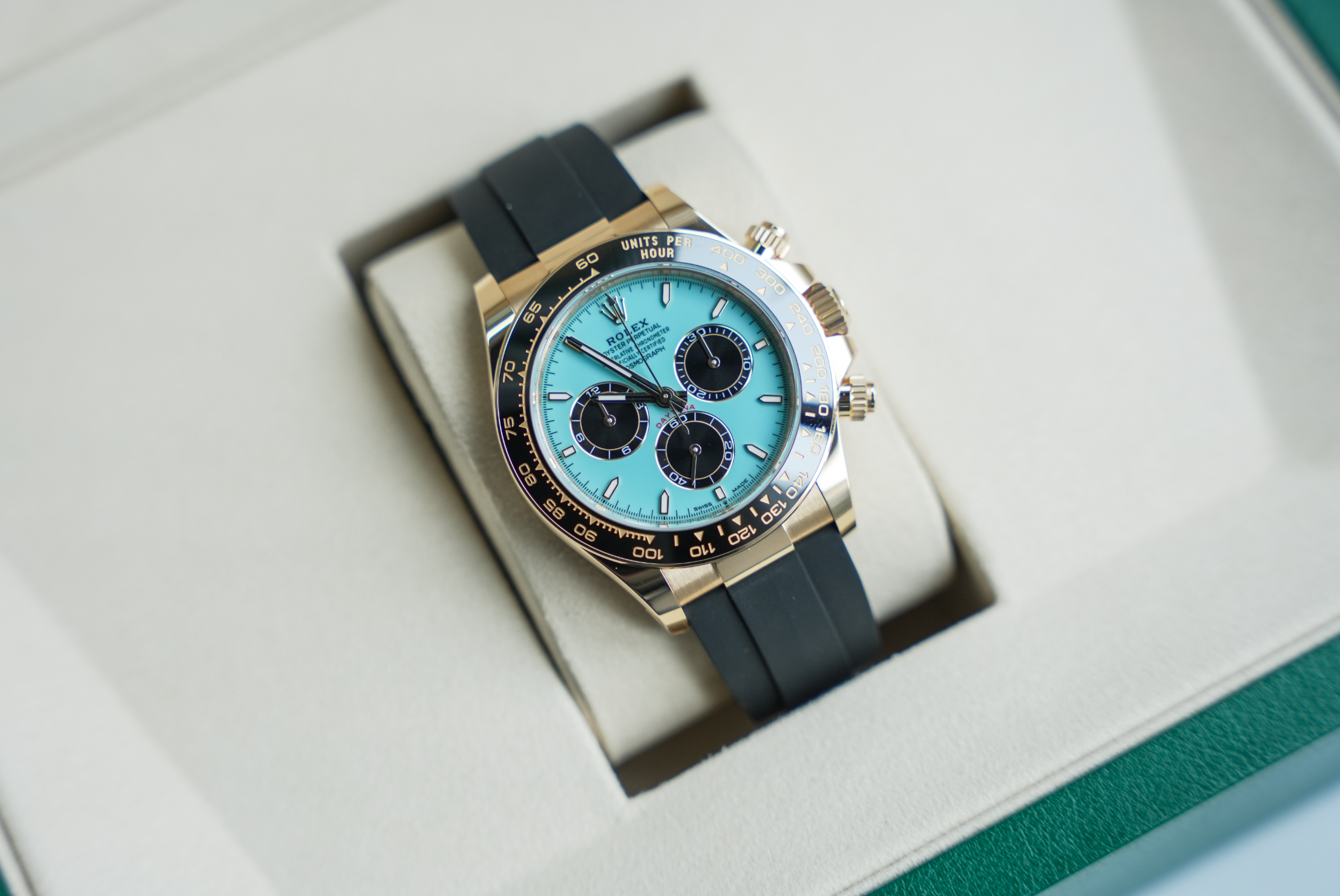 Rolex Cosmograph Daytona – Yellow Gold Tiffany Dial on Oysterflex (126518)