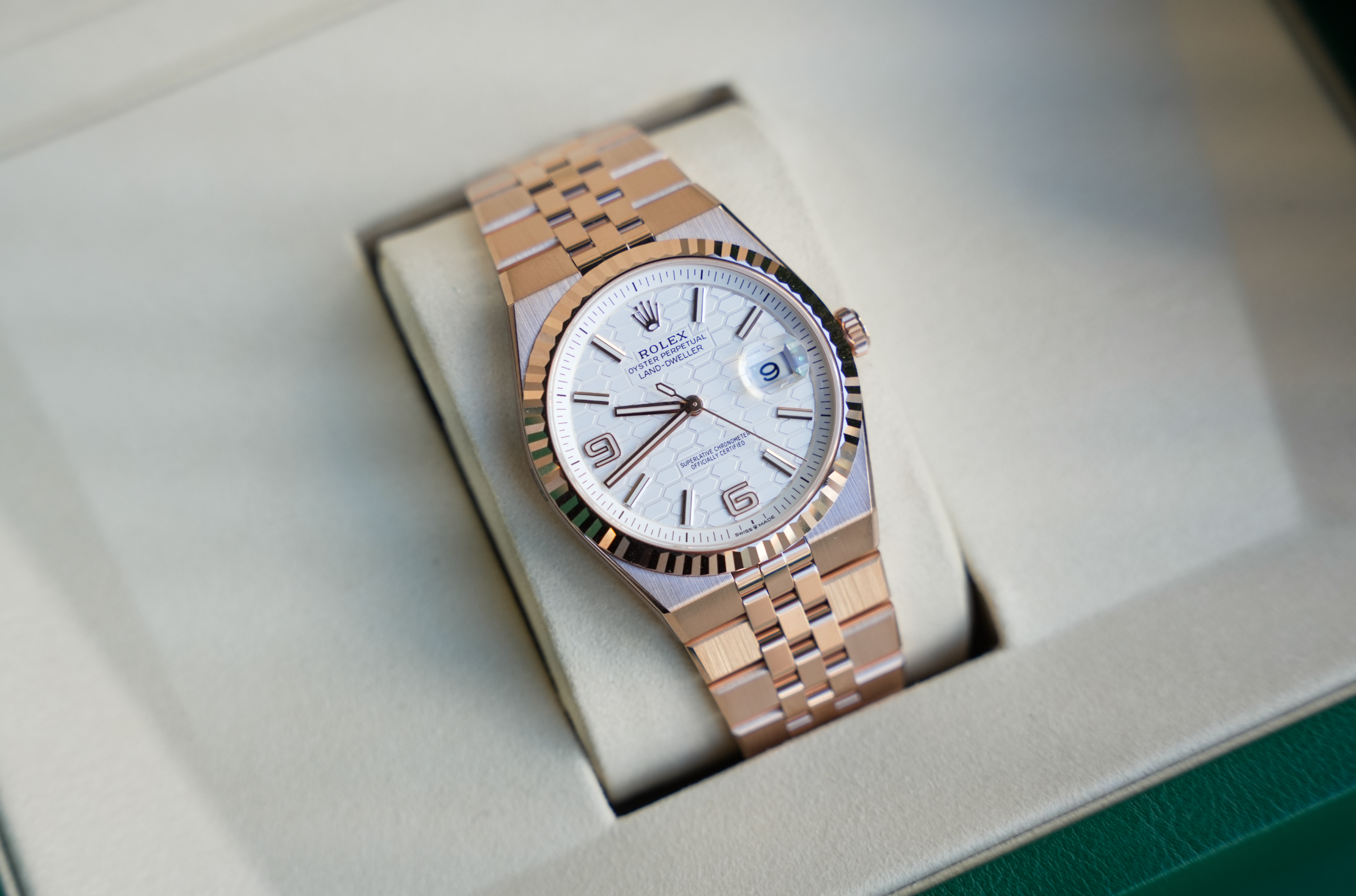 Rolex Land-Dweller 18K Everose Gold White Dial Automatic – Rose Gold Oyster Bracelet