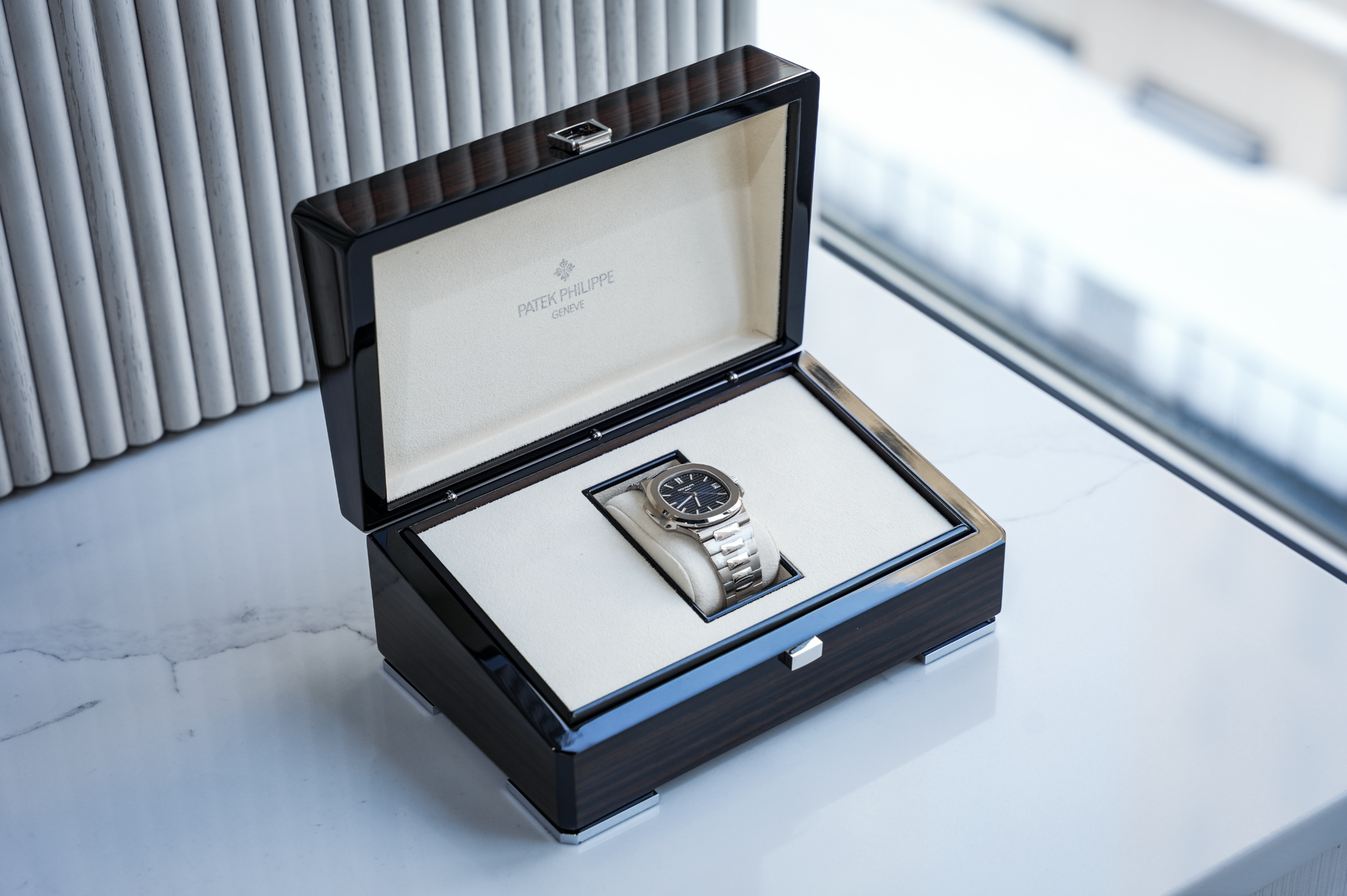Patek Philippe Nautilus 5811/1G-001 White Gold Blue Dial