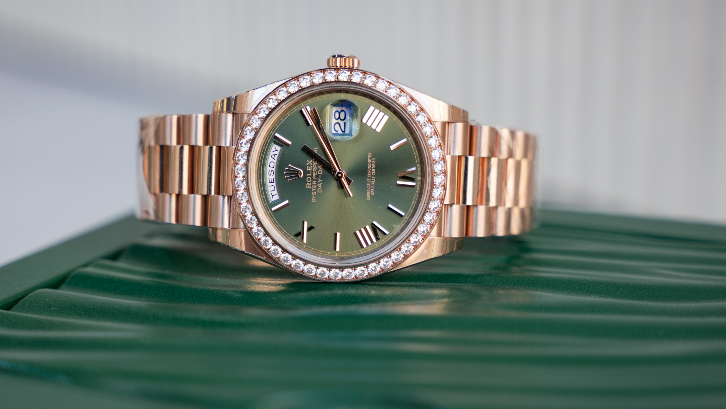 Rolex Day-Date 40 228345RBR Everose Gold Green Dial Diamond Bezel President Bracelet