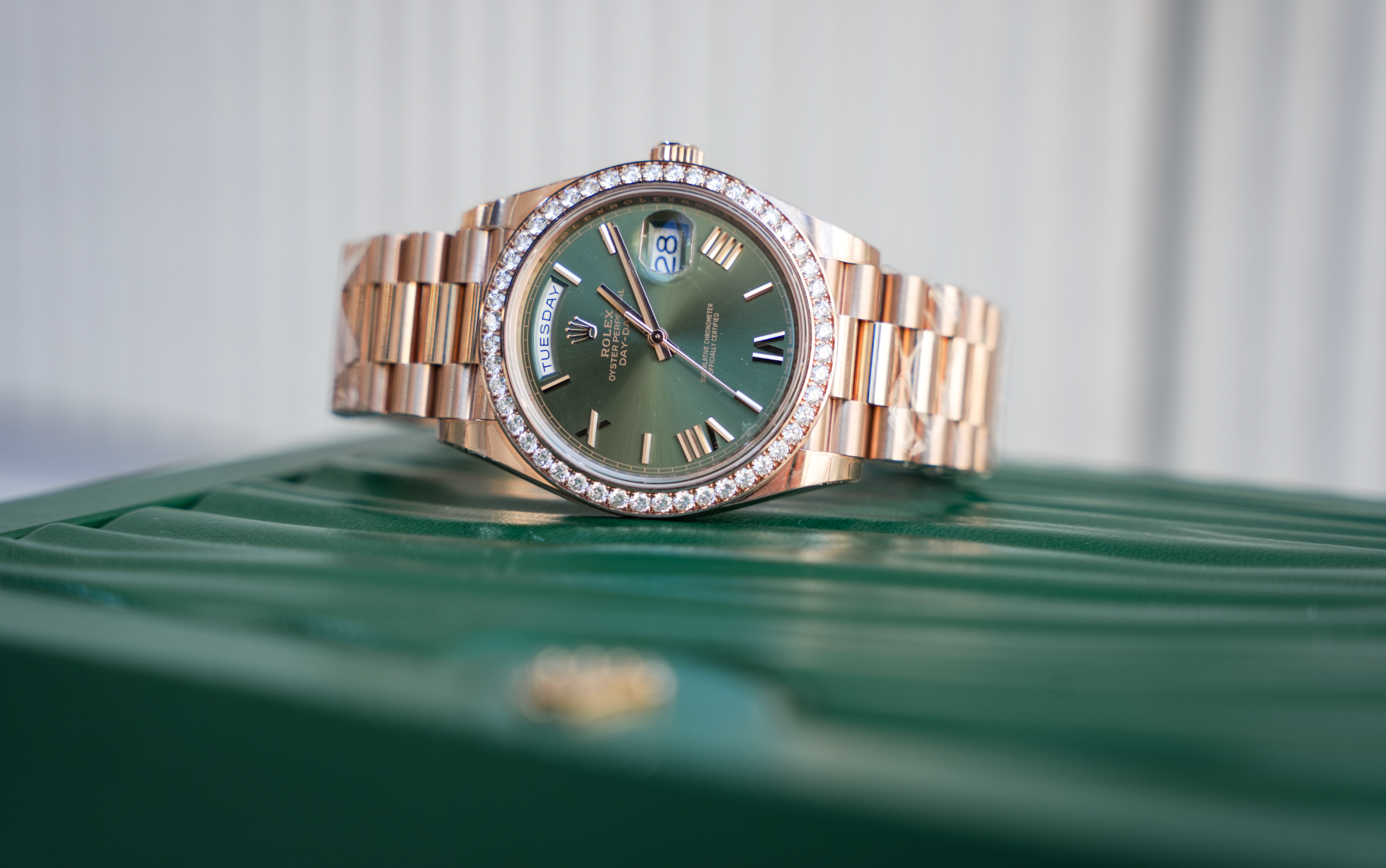 Rolex Day-Date 40 228345RBR Everose Gold Green Dial Diamond Bezel President Bracelet