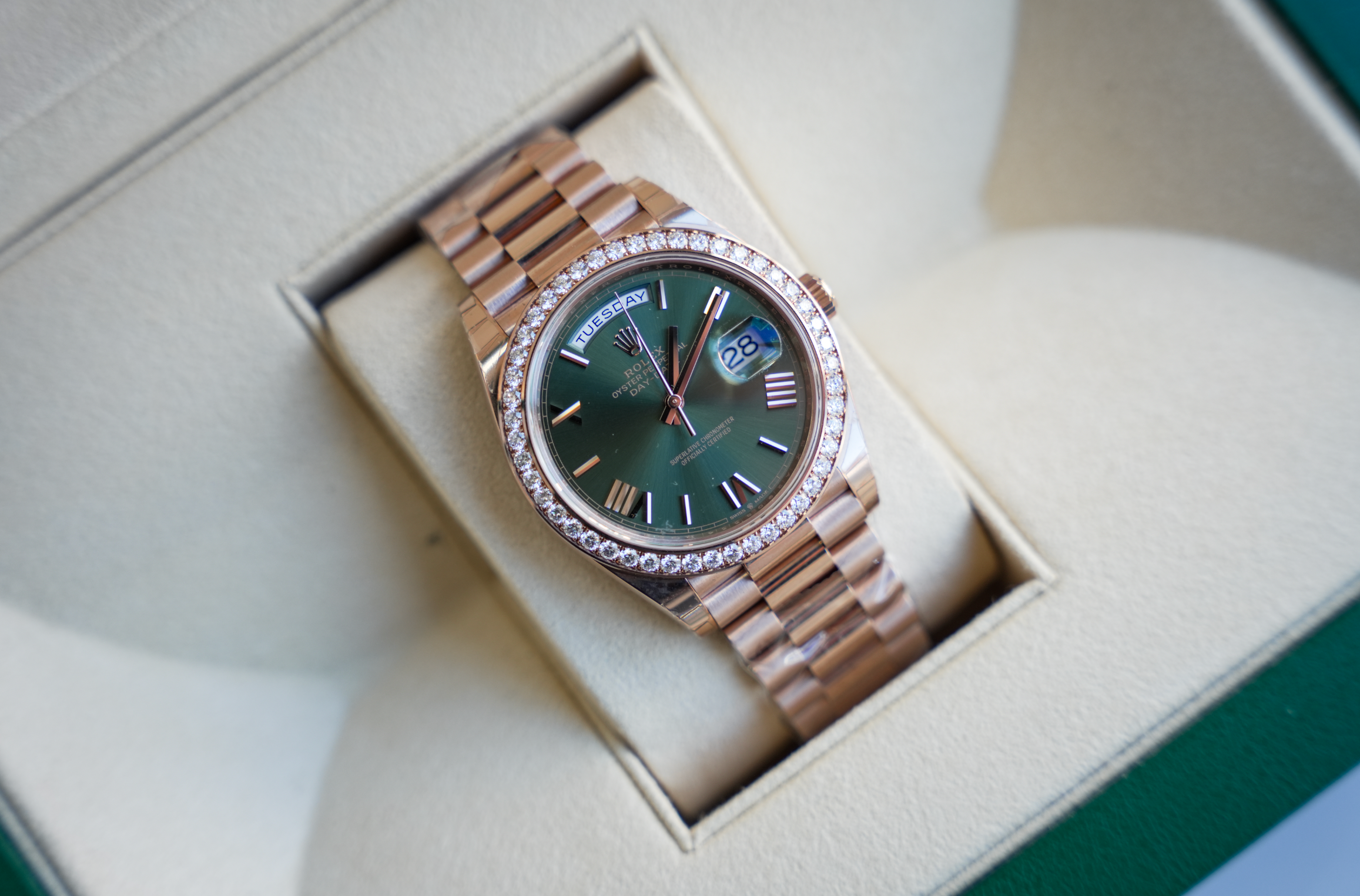 Rolex Day-Date 40 228345RBR Everose Gold Green Dial Diamond Bezel President Bracelet