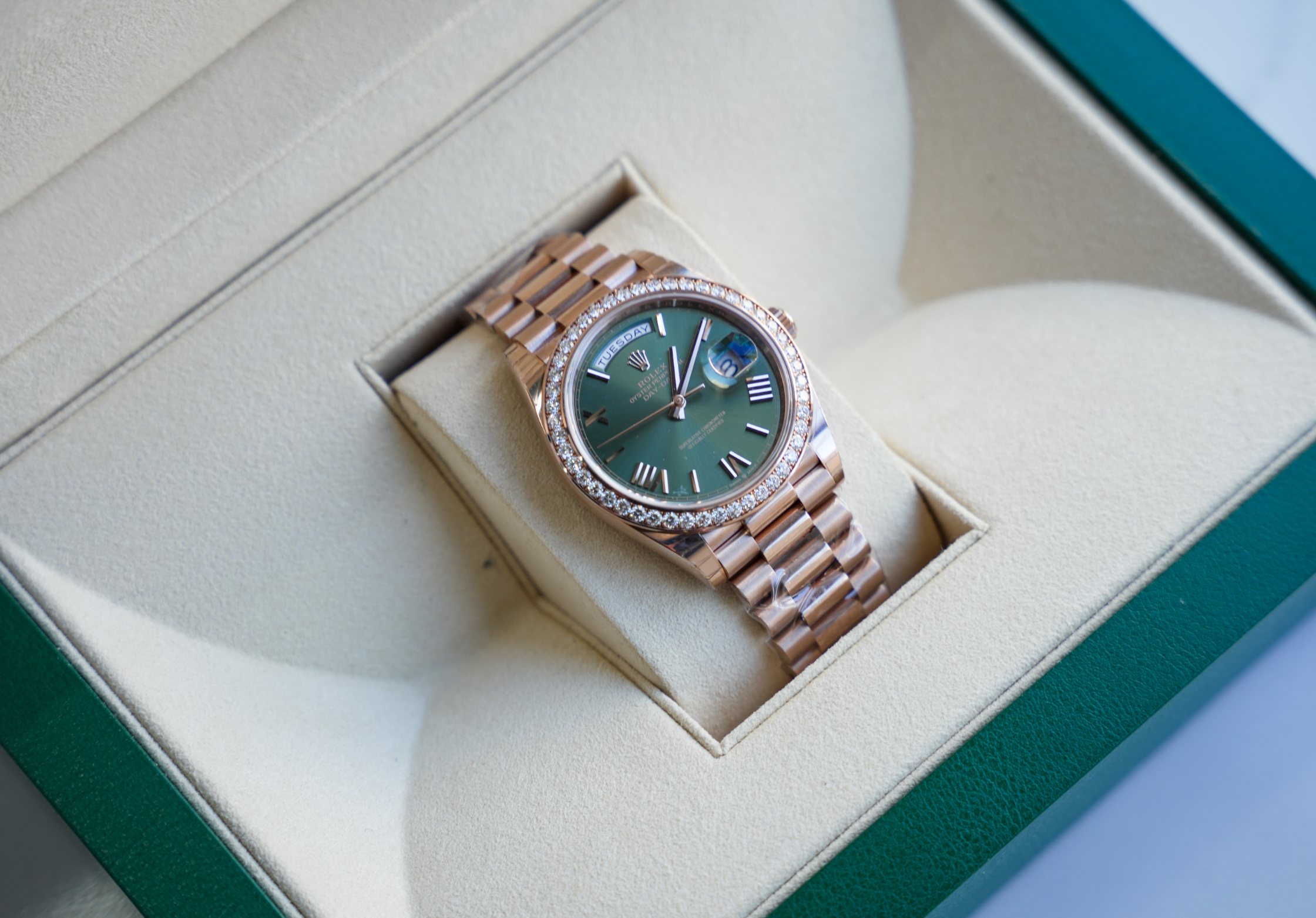 Rolex Day-Date 40 228345RBR Everose Gold Green Dial Diamond Bezel President Bracelet