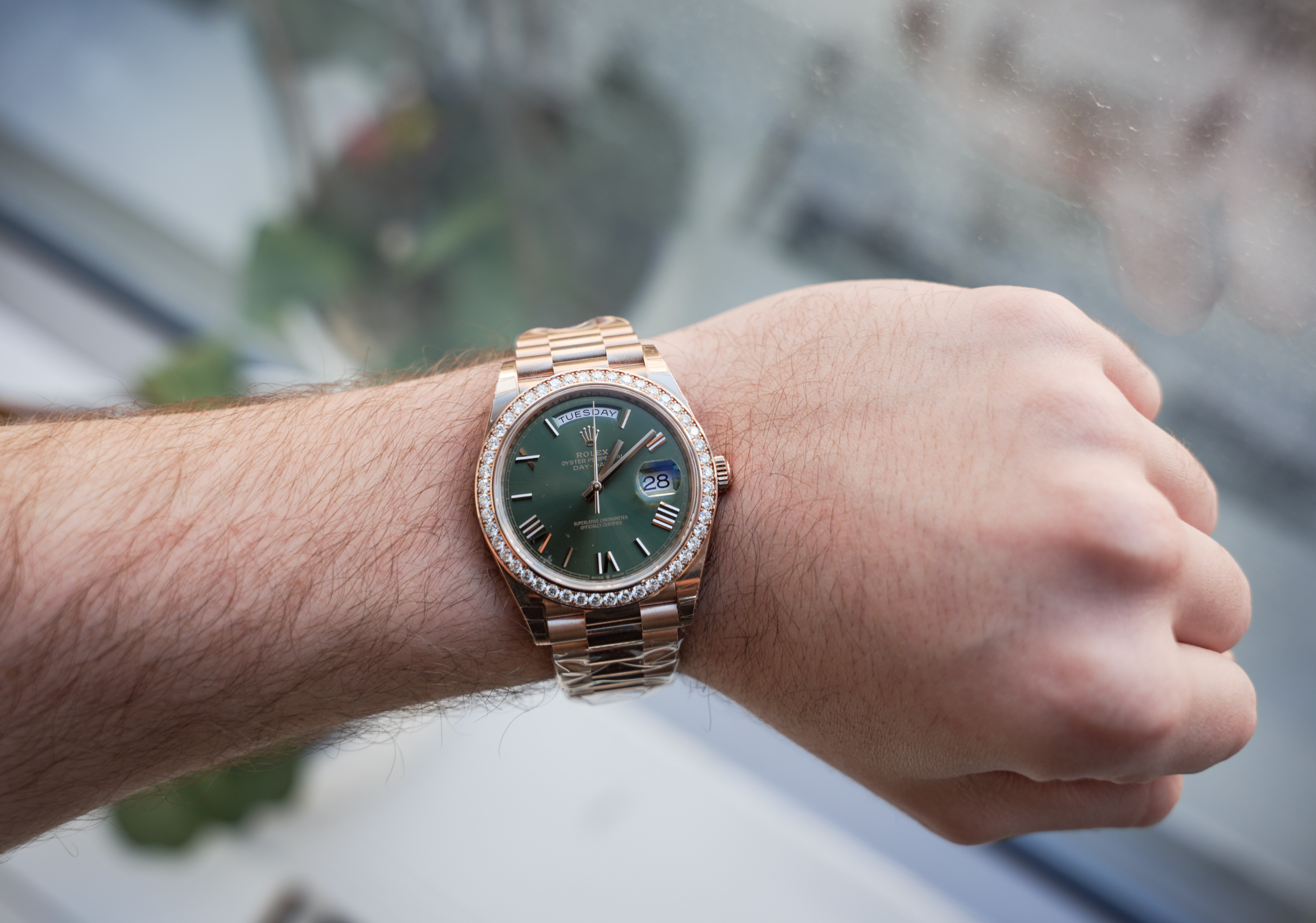 Rolex Day-Date 40 228345RBR Everose Gold Green Dial Diamond Bezel President Bracelet