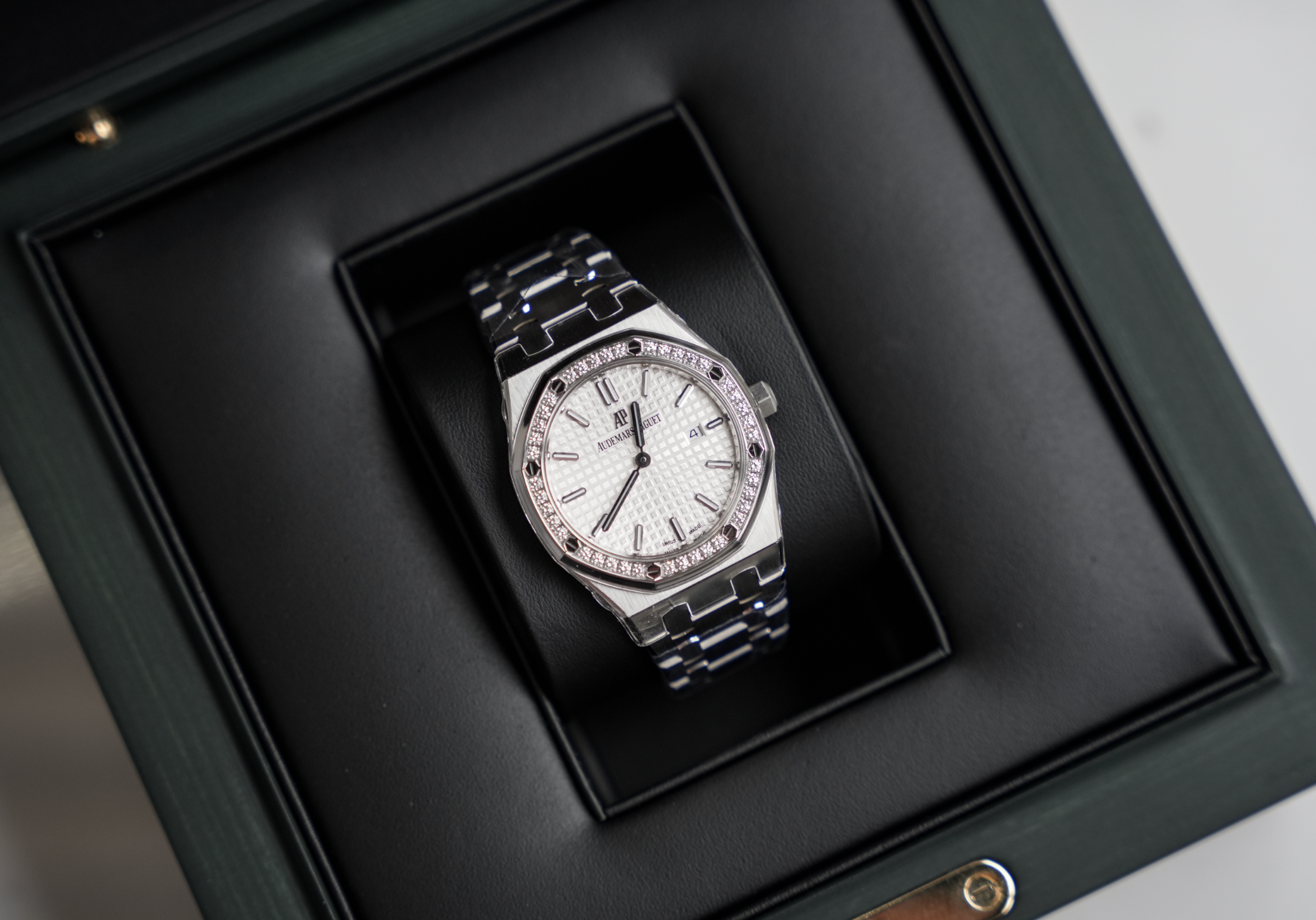 Audemars Piguet Royal Oak 33mm Ladies Watch 67651ST.ZZ.1261ST.01 Silver Dial Diamond Bezel Stainless Steel