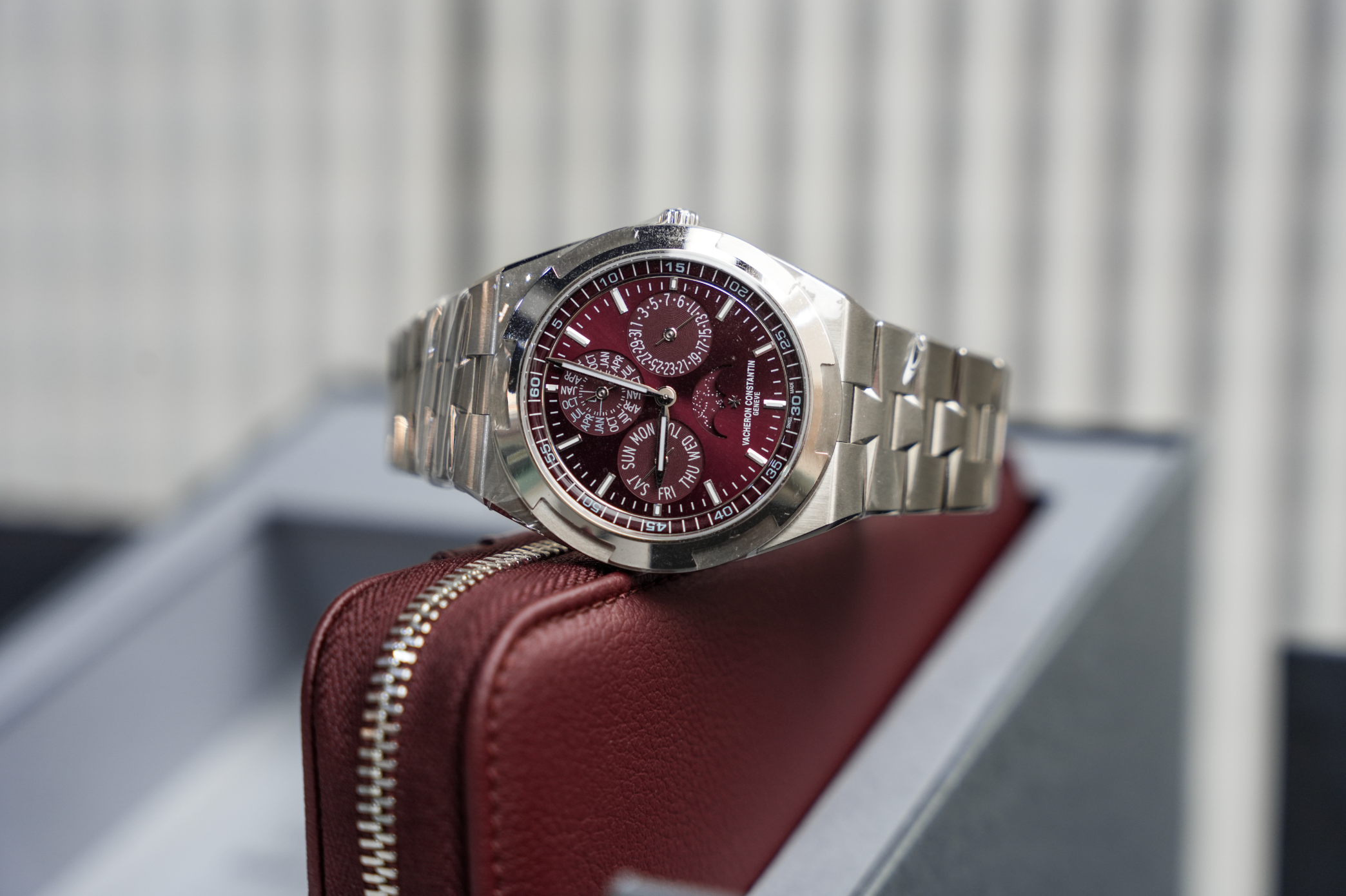 Vacheron Constantin Overseas Perpetual Calendar Ultra-Thin 41.5mm 18K White Gold Burgundy Dial | 4300V/220G-H151