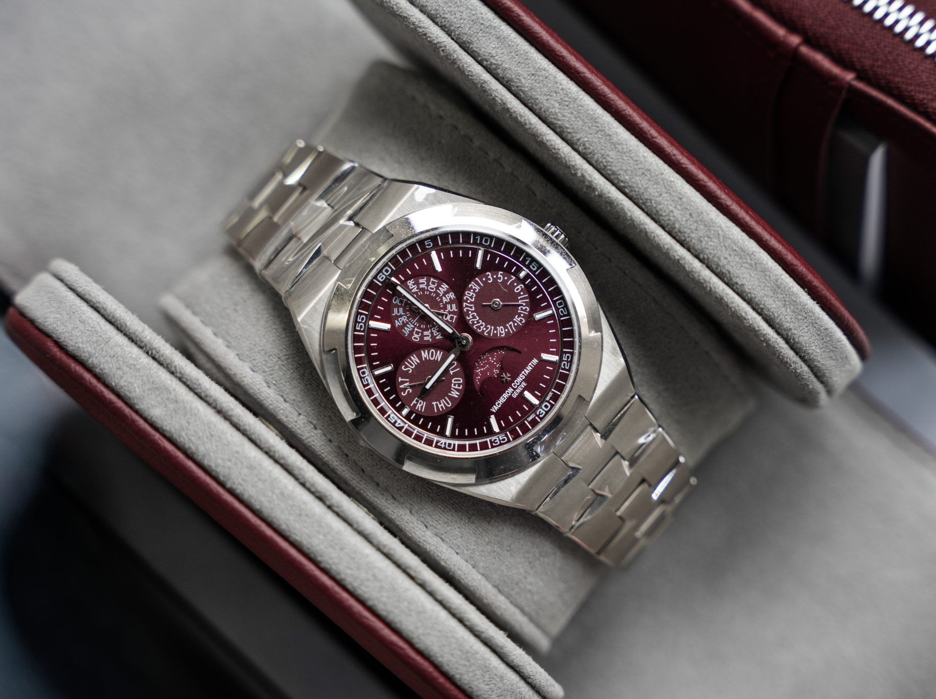 Vacheron Constantin Overseas Perpetual Calendar Ultra-Thin 41.5mm 18K White Gold Burgundy Dial | 4300V/220G-H151