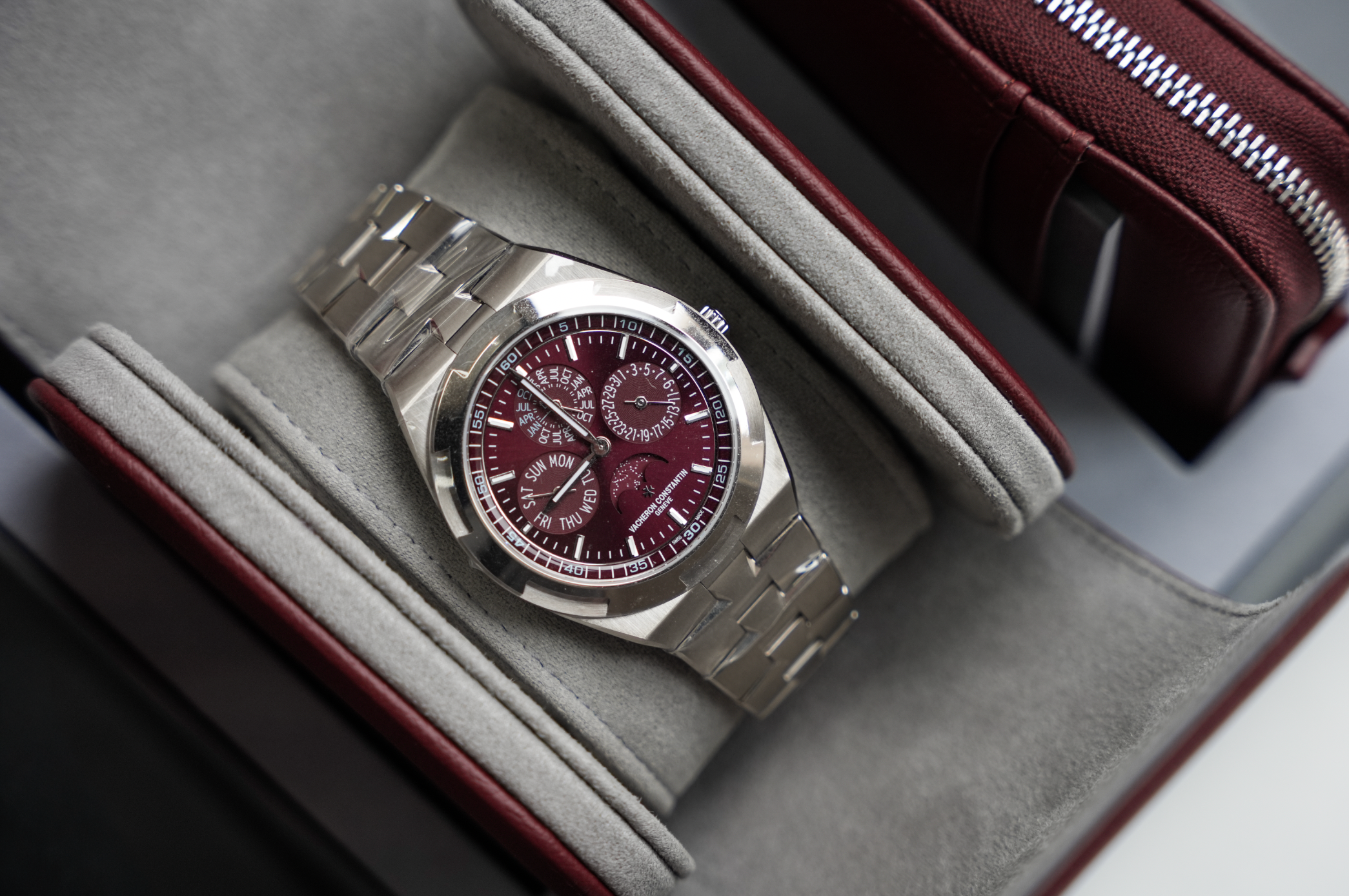 Vacheron Constantin Overseas Perpetual Calendar Ultra-Thin 41.5mm 18K White Gold Burgundy Dial | 4300V/220G-H151