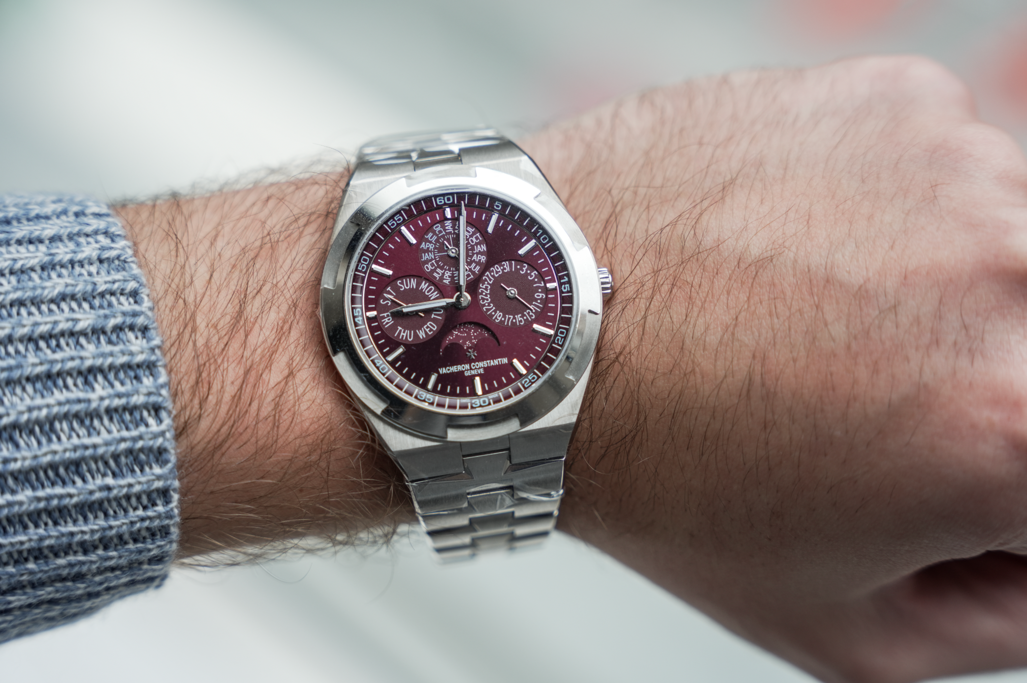 Vacheron Constantin Overseas Perpetual Calendar Ultra-Thin 41.5mm 18K White Gold Burgundy Dial | 4300V/220G-H151
