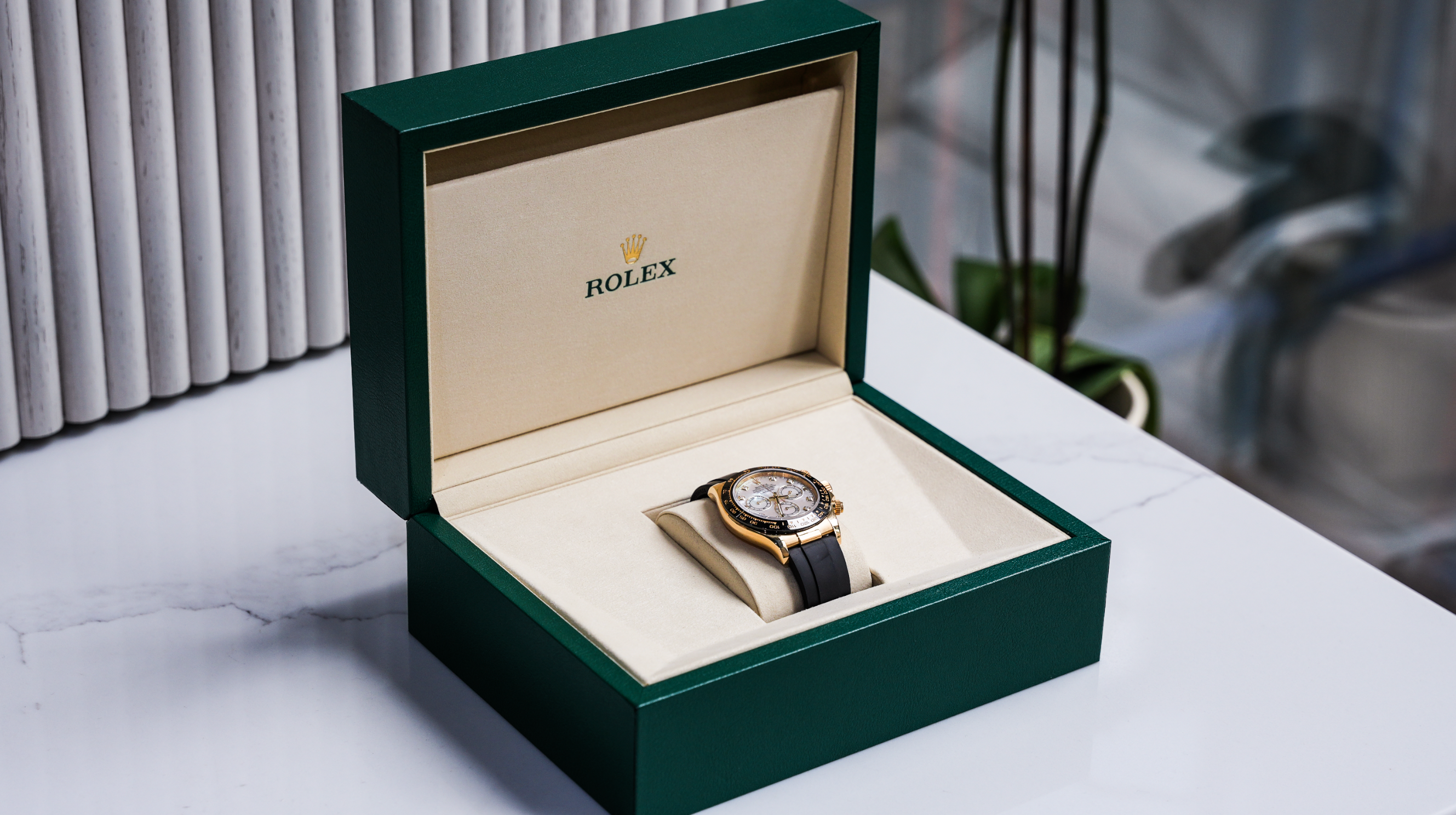 Rolex Cosmograph Daytona – 18k Yellow Gold with Mother-of-Pearl Dial and Oysterflex Bracelet Ref. 116518LN