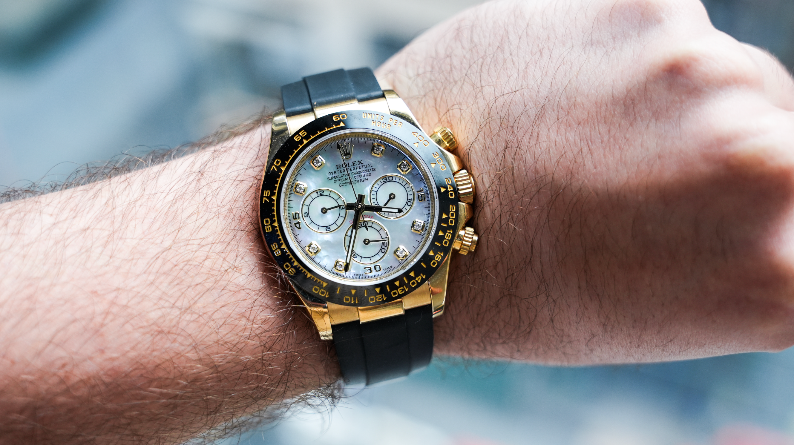 Rolex Cosmograph Daytona – 18k Yellow Gold with Mother-of-Pearl Dial and Oysterflex Bracelet Ref. 116518LN