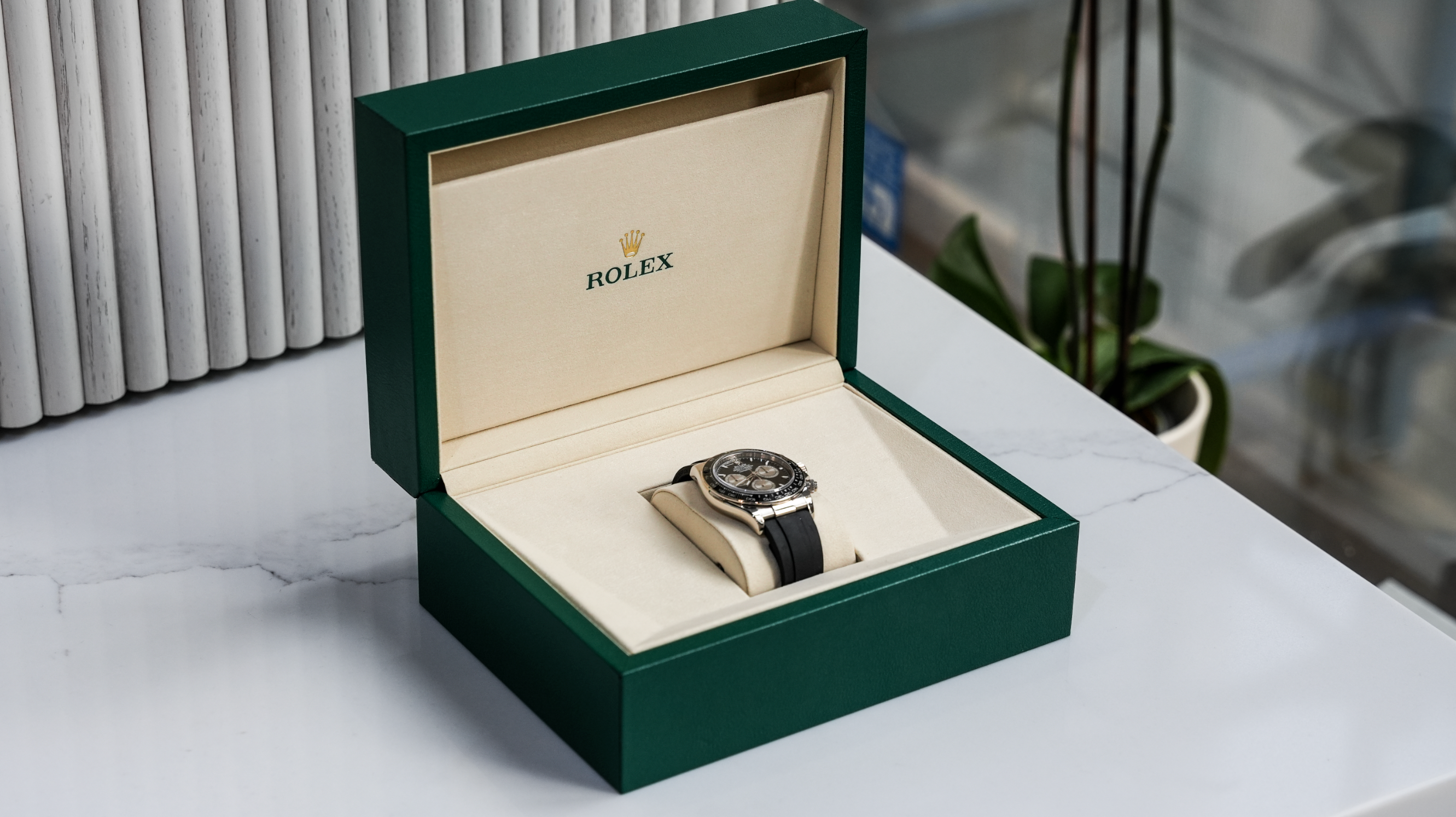 Rolex Cosmograph Daytona – 18k White Gold with Black Dial, Grey Subdials, and Oysterflex Bracelet Ref. 126519LN-0002
