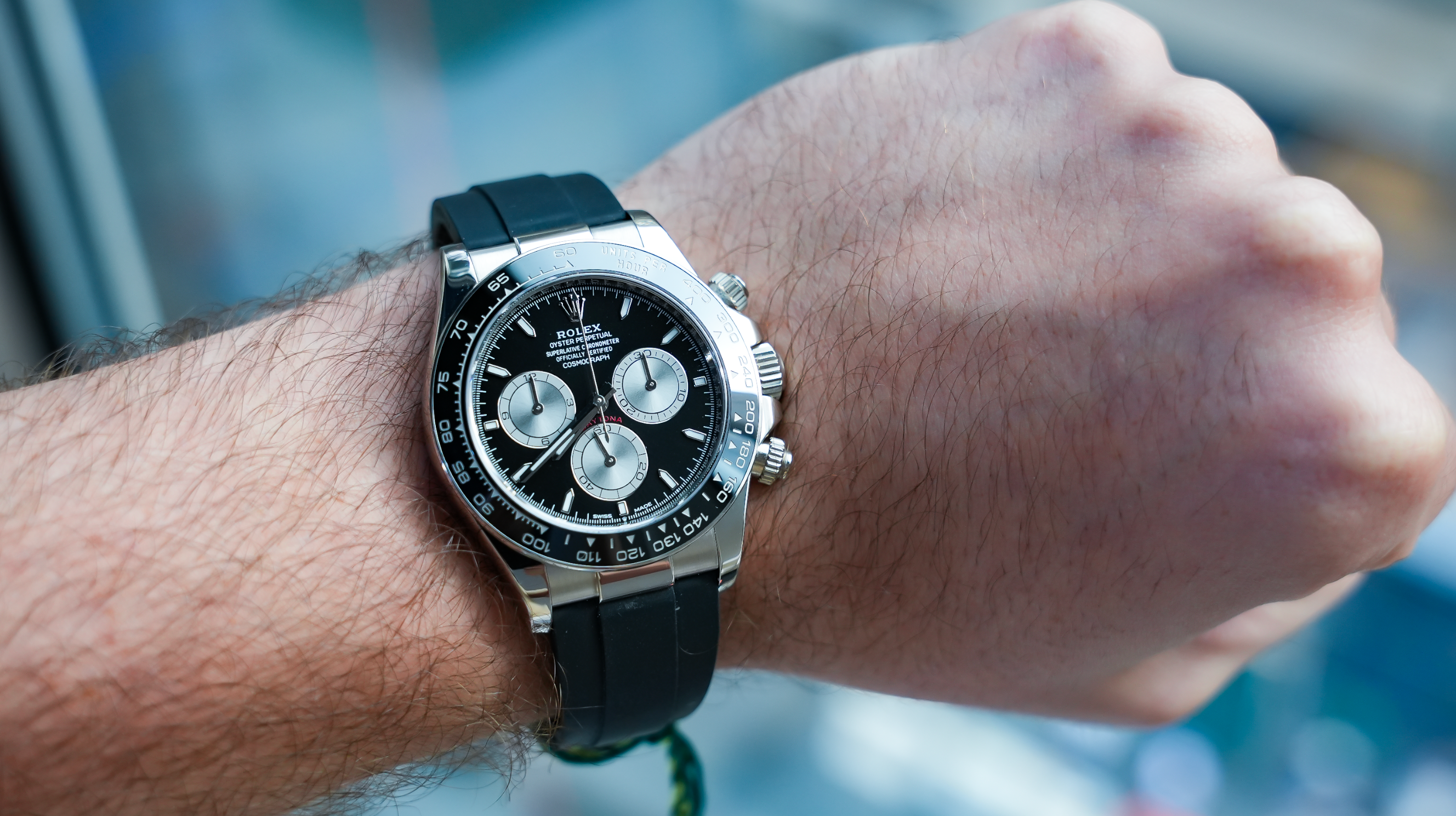 Rolex Cosmograph Daytona – 18k White Gold with Black Dial, Grey Subdials, and Oysterflex Bracelet Ref. 126519LN-0002