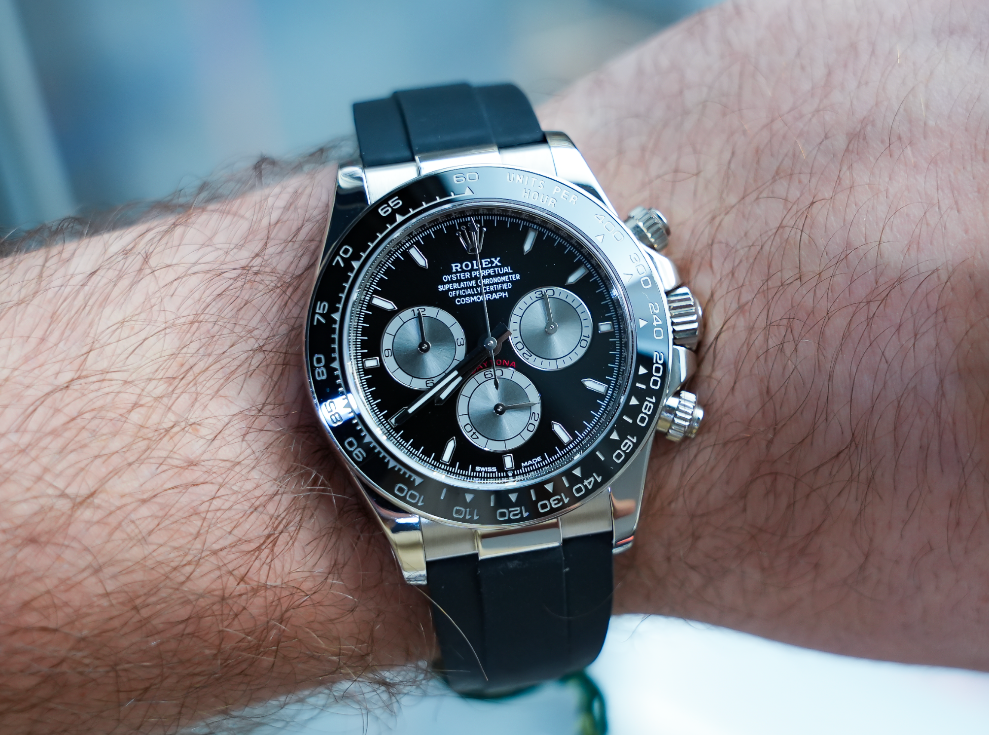 Rolex Cosmograph Daytona – 18k White Gold with Black Dial, Grey Subdials, and Oysterflex Bracelet Ref. 126519LN-0002