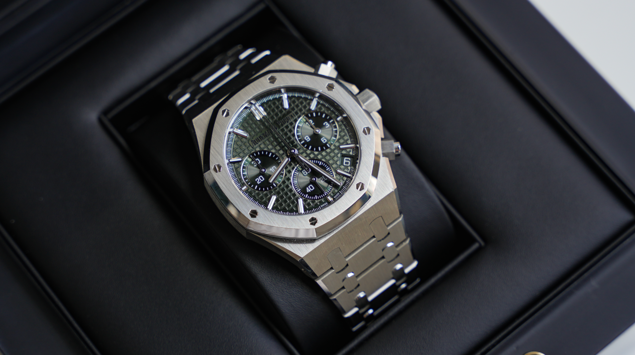 Audemars Piguet Royal Oak Chronograph 26240ST.OO.1320ST.08 – Green Dial | 41mm Stainless Steel (Years 2022-2024)