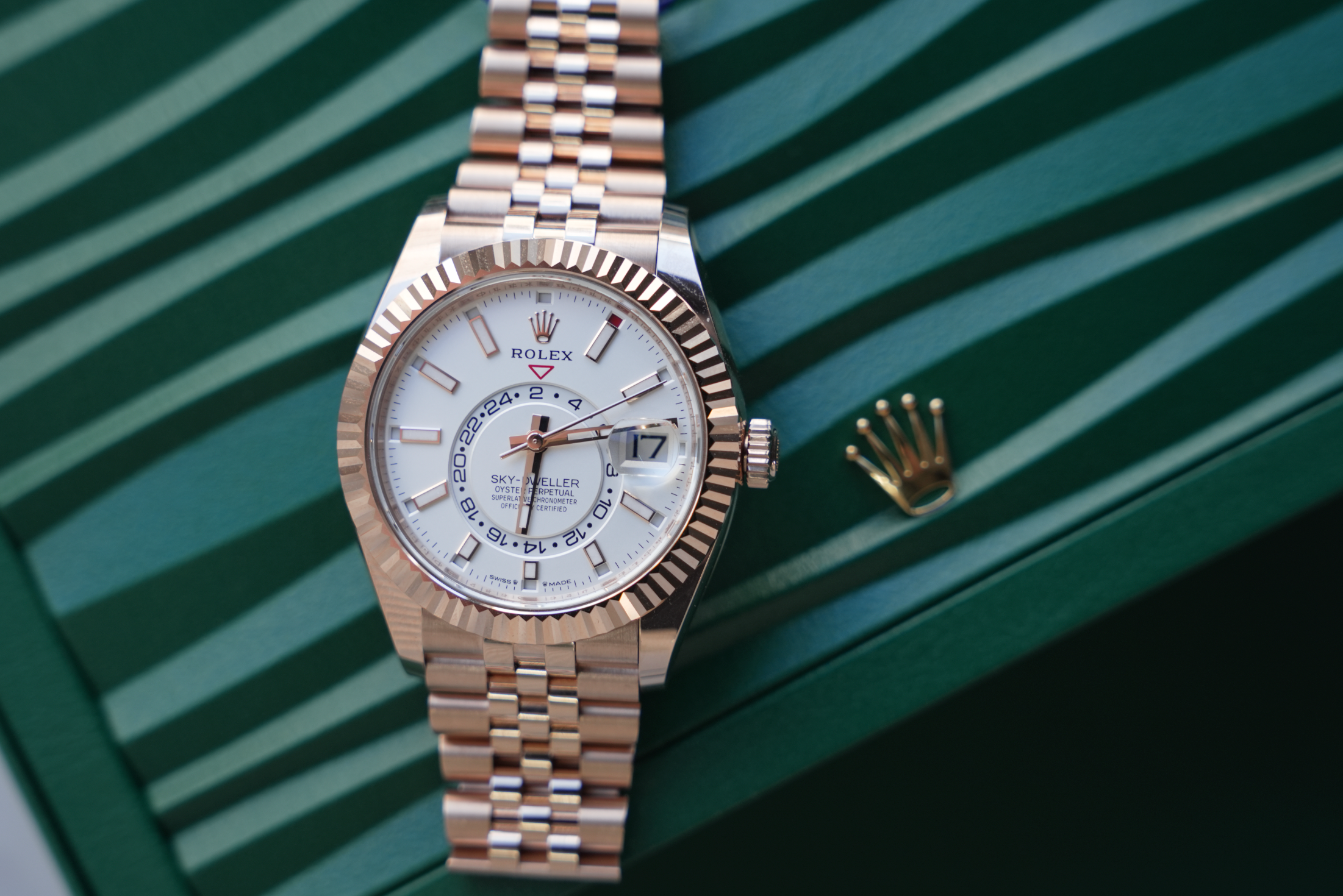 Rolex Sky-Dweller 42mm Everose Gold – White Dial – Ref. 336935 (Jubilee Bracelet)