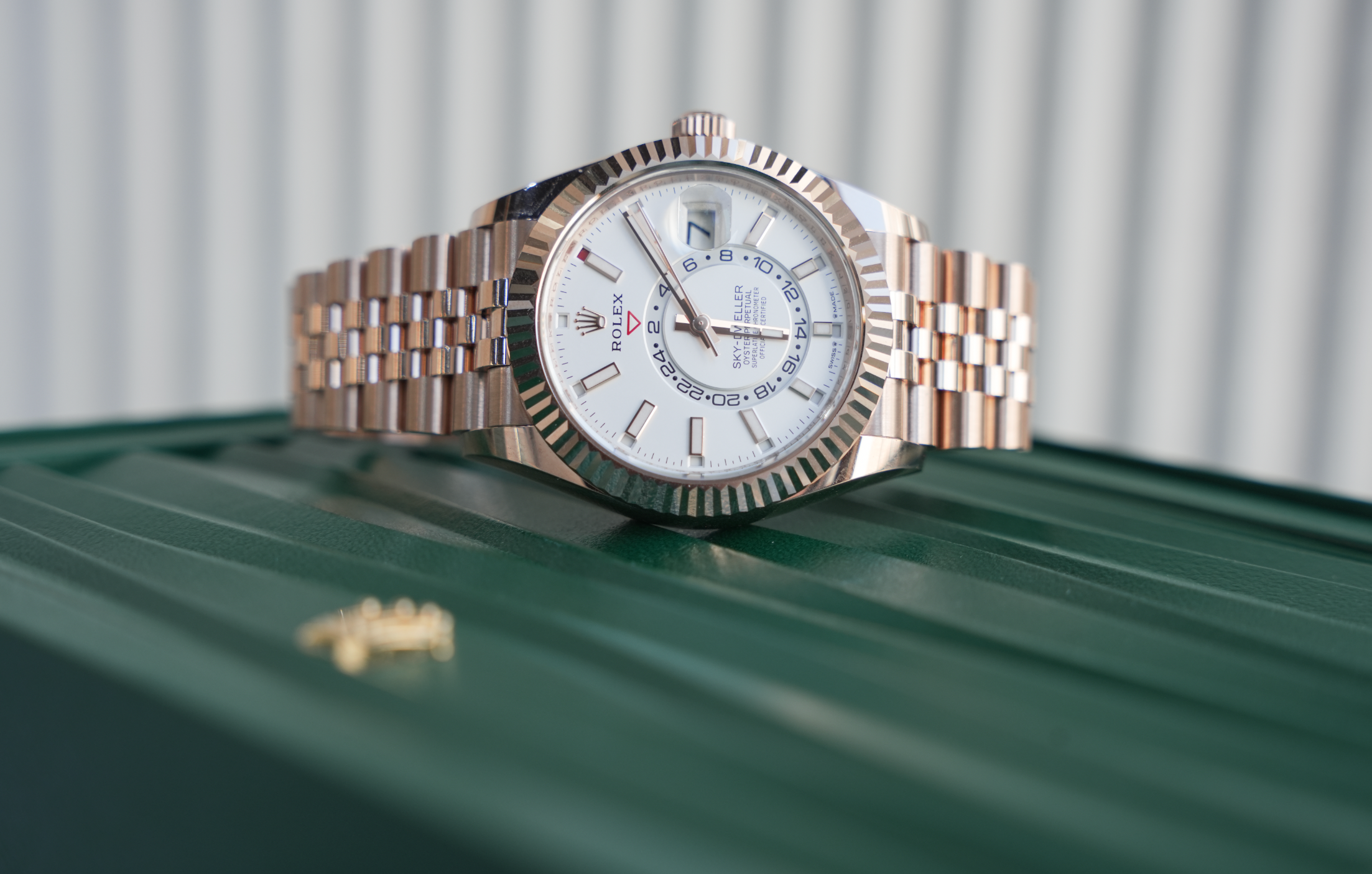 Rolex Sky-Dweller 42mm Everose Gold – White Dial – Ref. 336935 (Jubilee Bracelet)