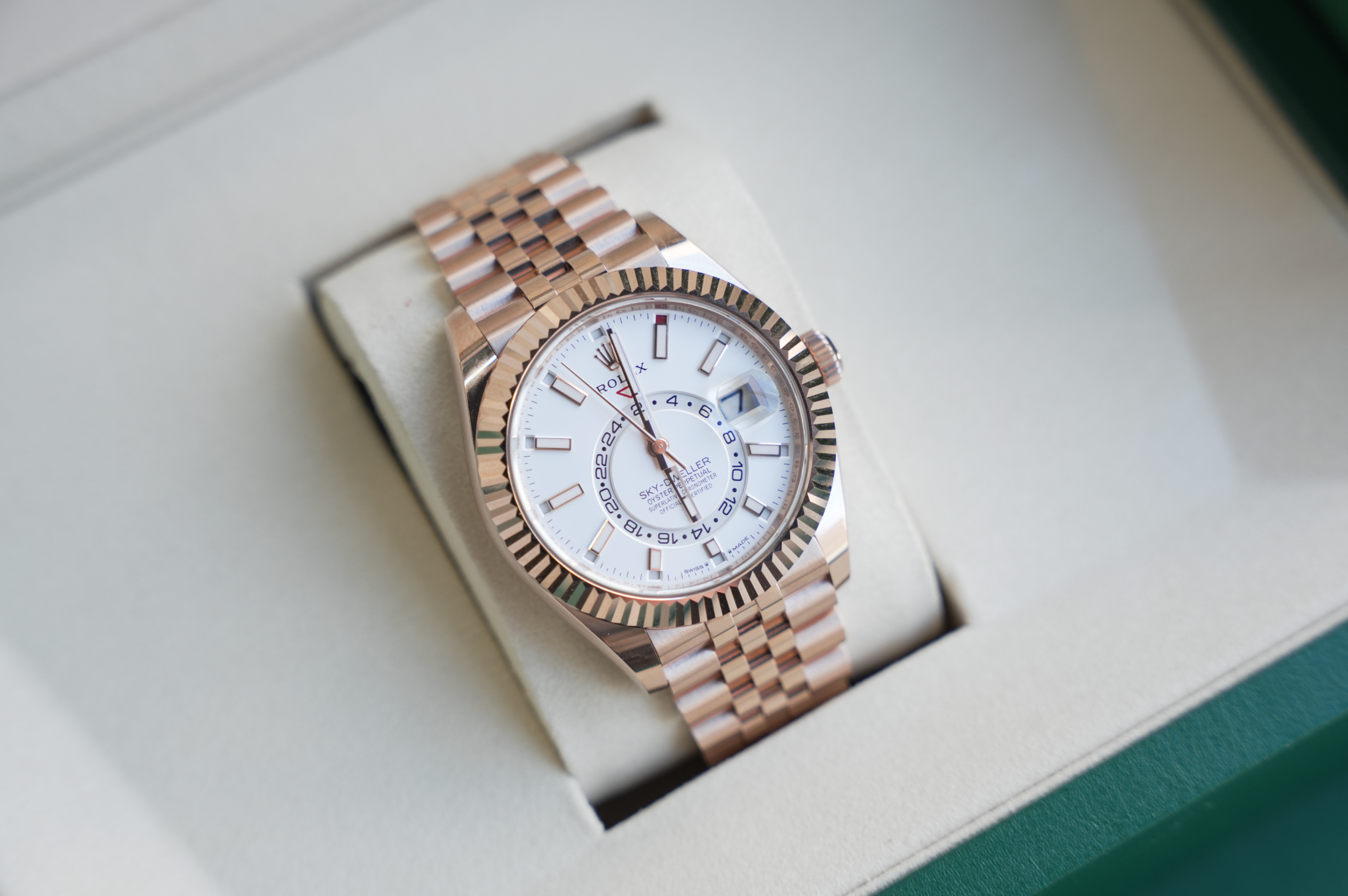Rolex Sky-Dweller 42mm Everose Gold – White Dial – Ref. 336935 (Jubilee Bracelet)