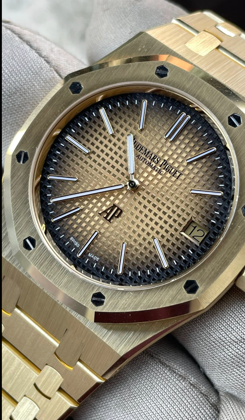 Audemars Piguet Royal Oak “Jumbo” Extra-Thin 16202BA.OO.1240BA.01 Yellow Gold Ombre Dial